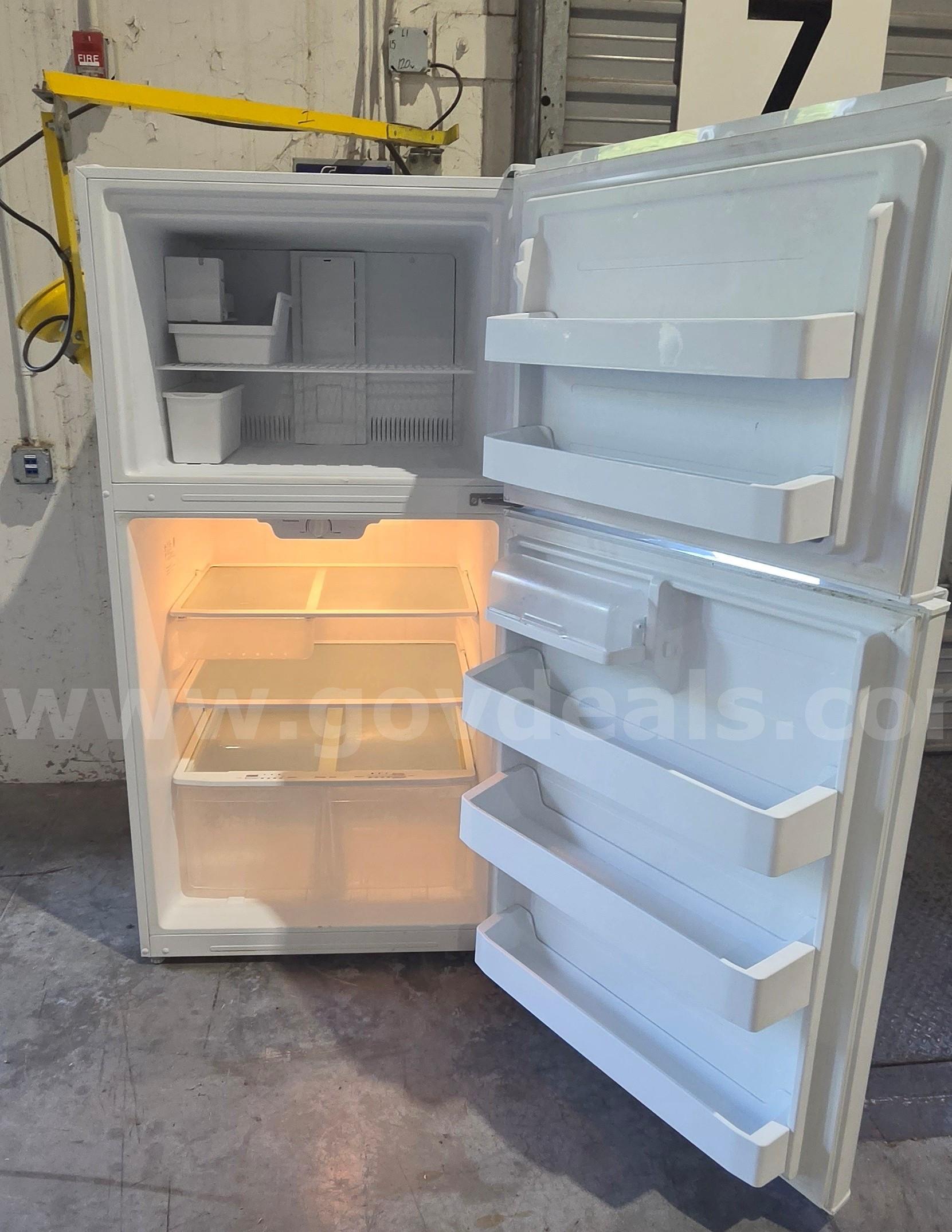 1-Used General Electric Refrigerator Freezer in working condition. (SOLD AS IS).   Government Surplus Auction - Photo #4