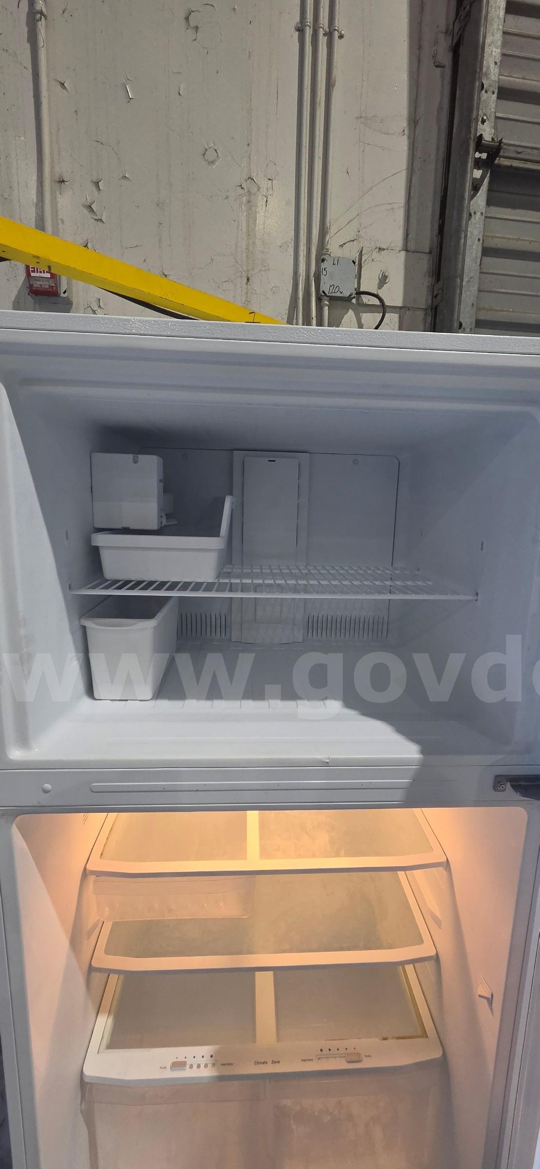 1-Used General Electric Refrigerator Freezer in working condition. (SOLD AS IS).   Government Surplus Auction - Photo #6