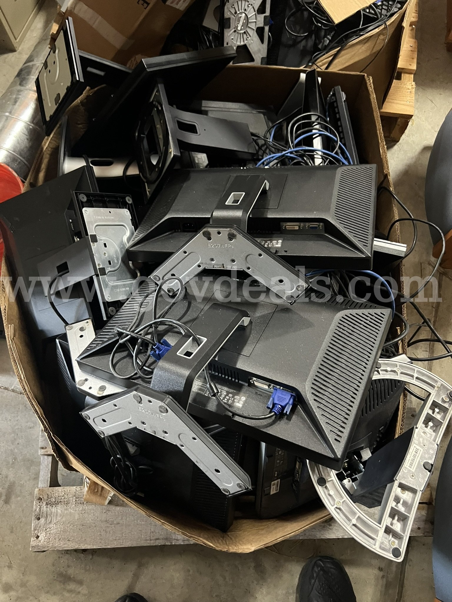 Lot of Dell Monitors, keyboards, some cables. Dell  Government Surplus Auction - Photo #2