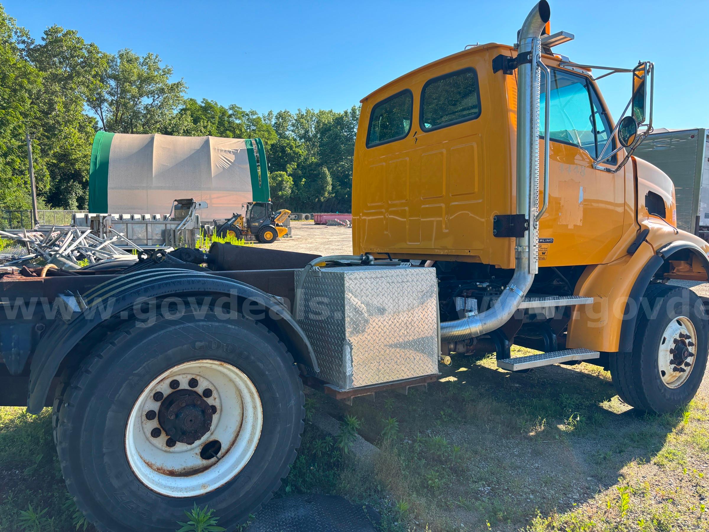 2006 Sterling L7500 (4448) ENG Sterling L7500 Government Surplus Auction - Photo #2