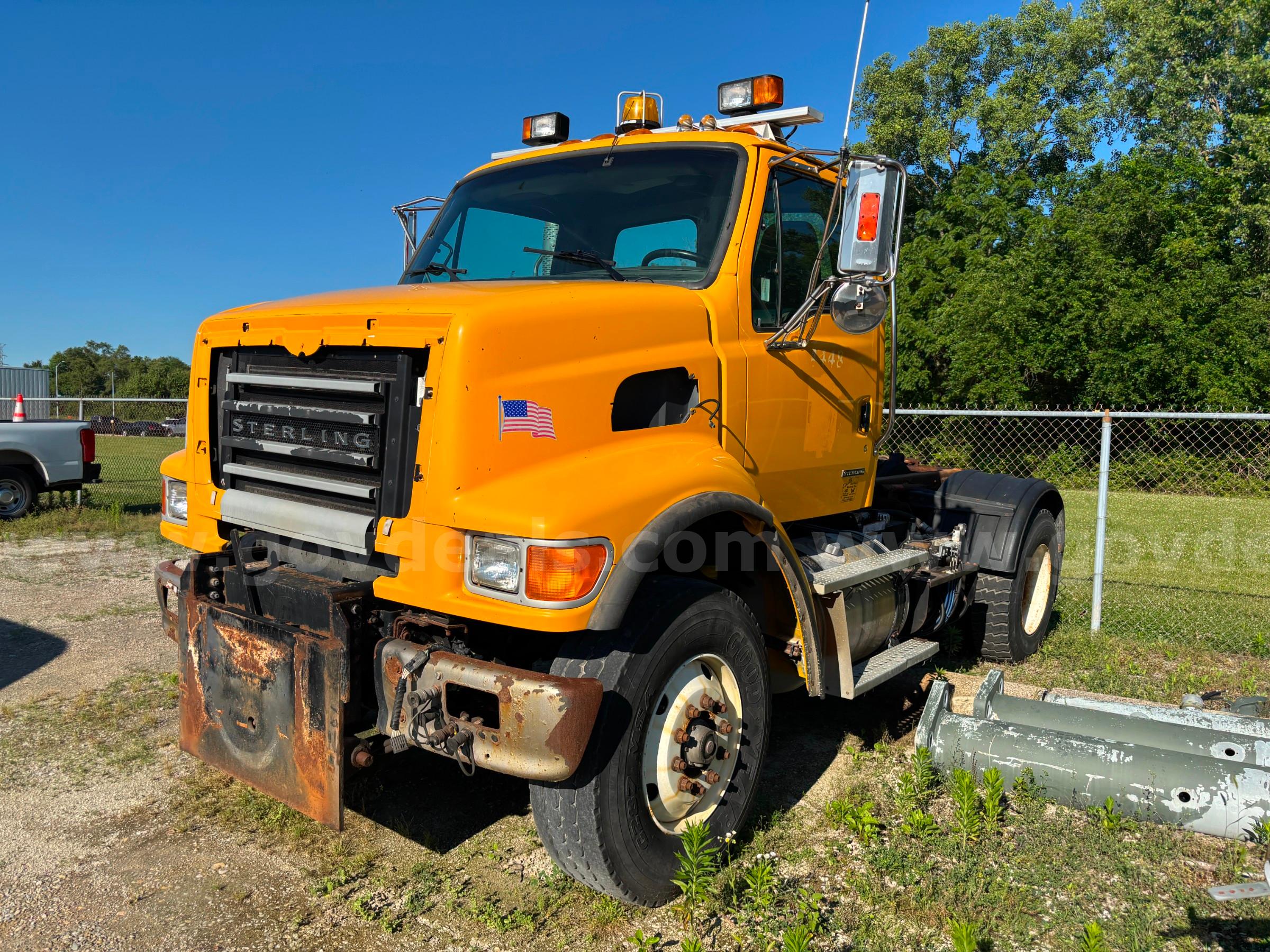 2006 Sterling L7500 (4448) ENG Sterling L7500 Government Surplus Auction - Photo #5