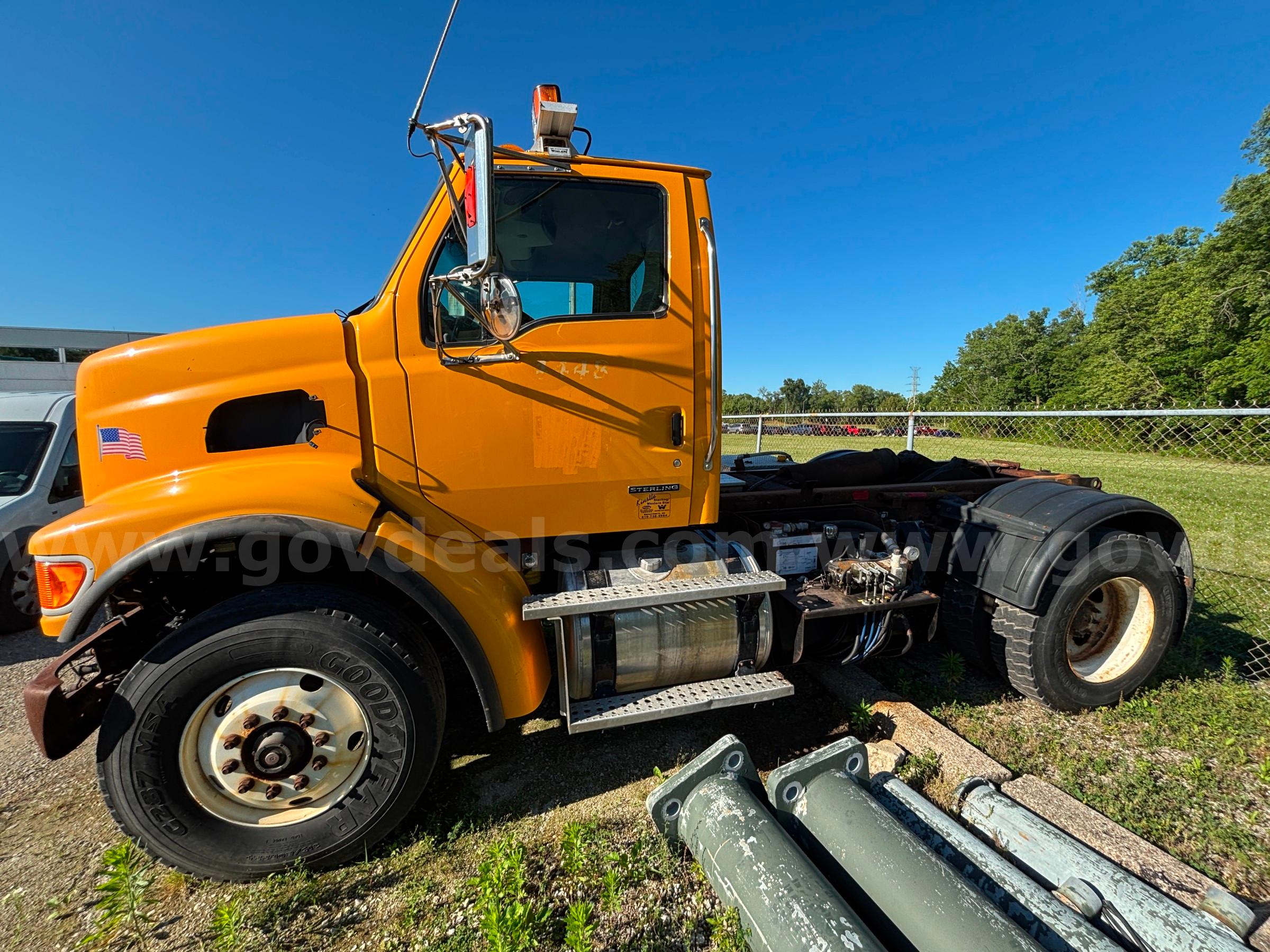 2006 Sterling L7500 (4448) ENG Sterling L7500 Government Surplus Auction - Photo #6