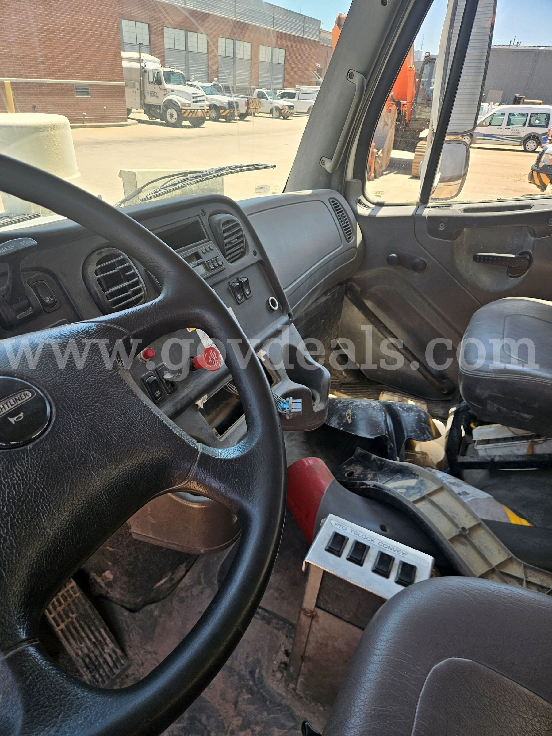 2007 Freightliner M2 112 Freightliner 112 Government Surplus Auction - Photo #6