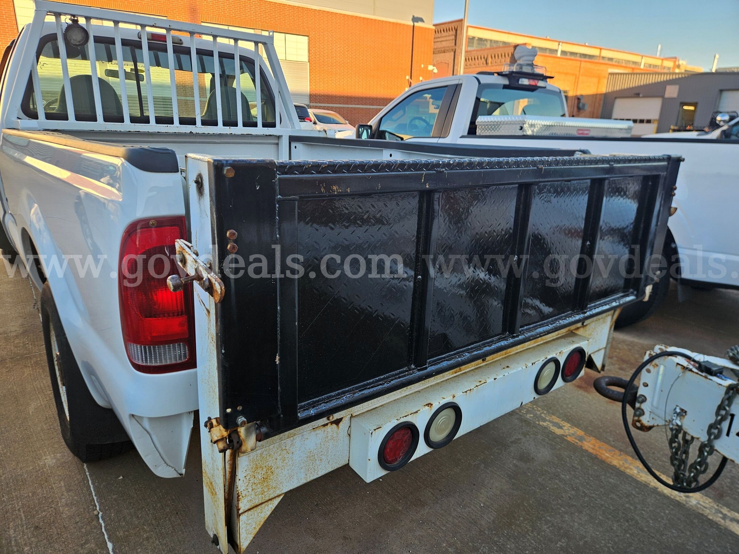 2004 Ford F-250 SD XL 2WD Ford F-250 Government Surplus Auction - Photo #4