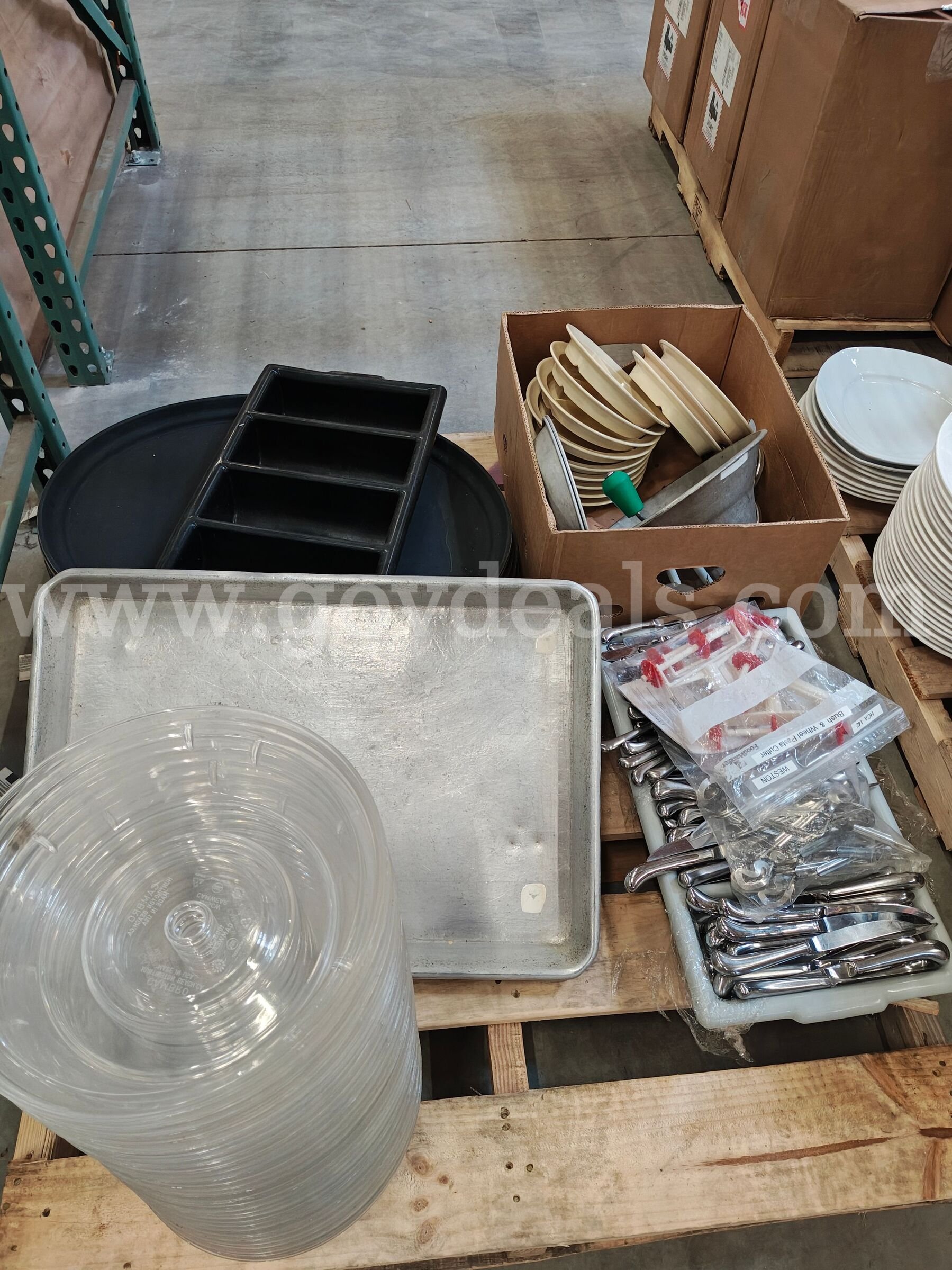 Bulk Lot of Commercial Catering Ware & Kitchen Supplies - Plates, Bowls, Flatware, Cups, etc   Government Surplus Auction - Photo #3