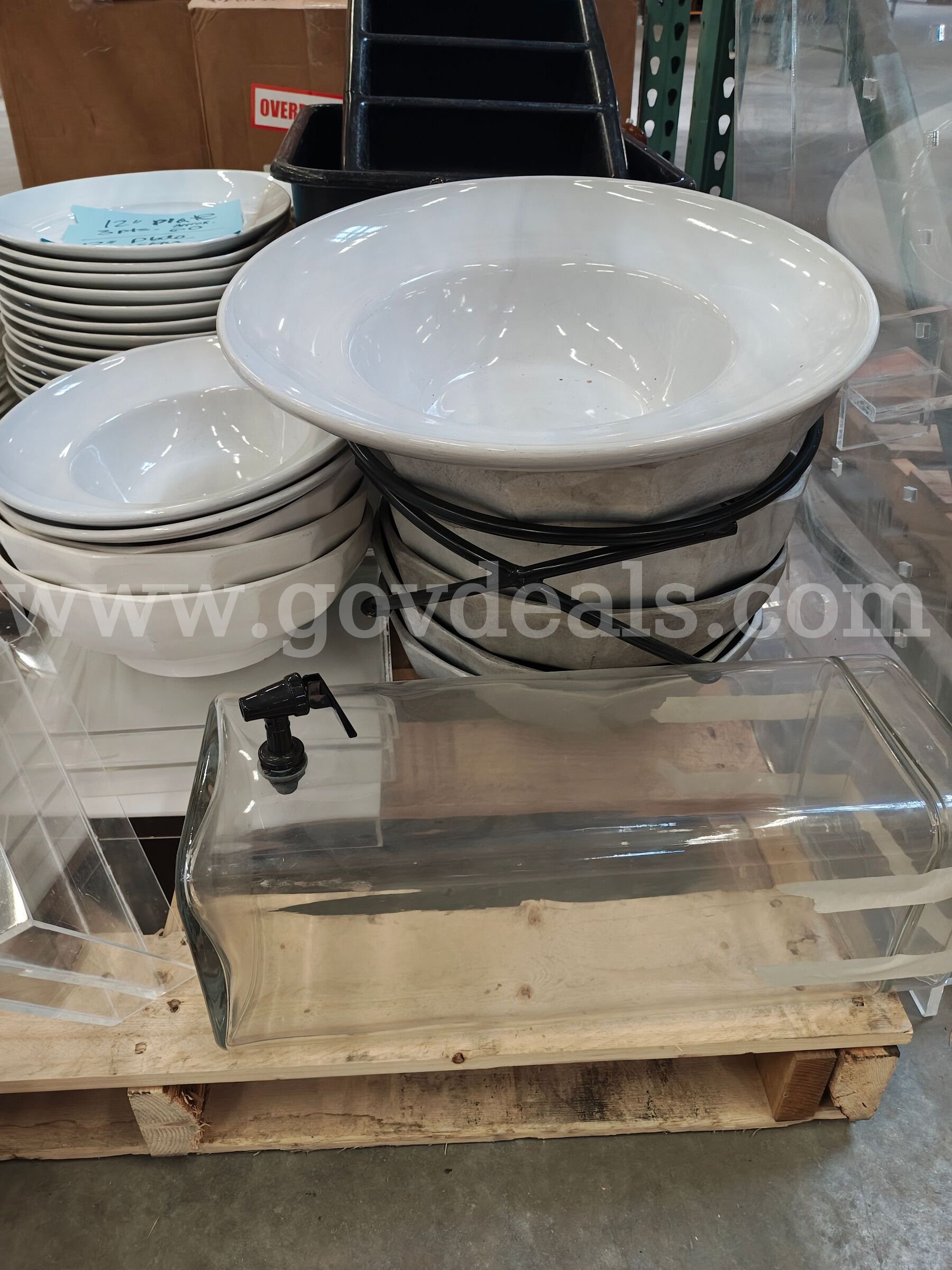 Bulk Lot of Commercial Catering Ware & Kitchen Supplies - Plates, Bowls, Flatware, Cups, etc   Government Surplus Auction - Photo #5