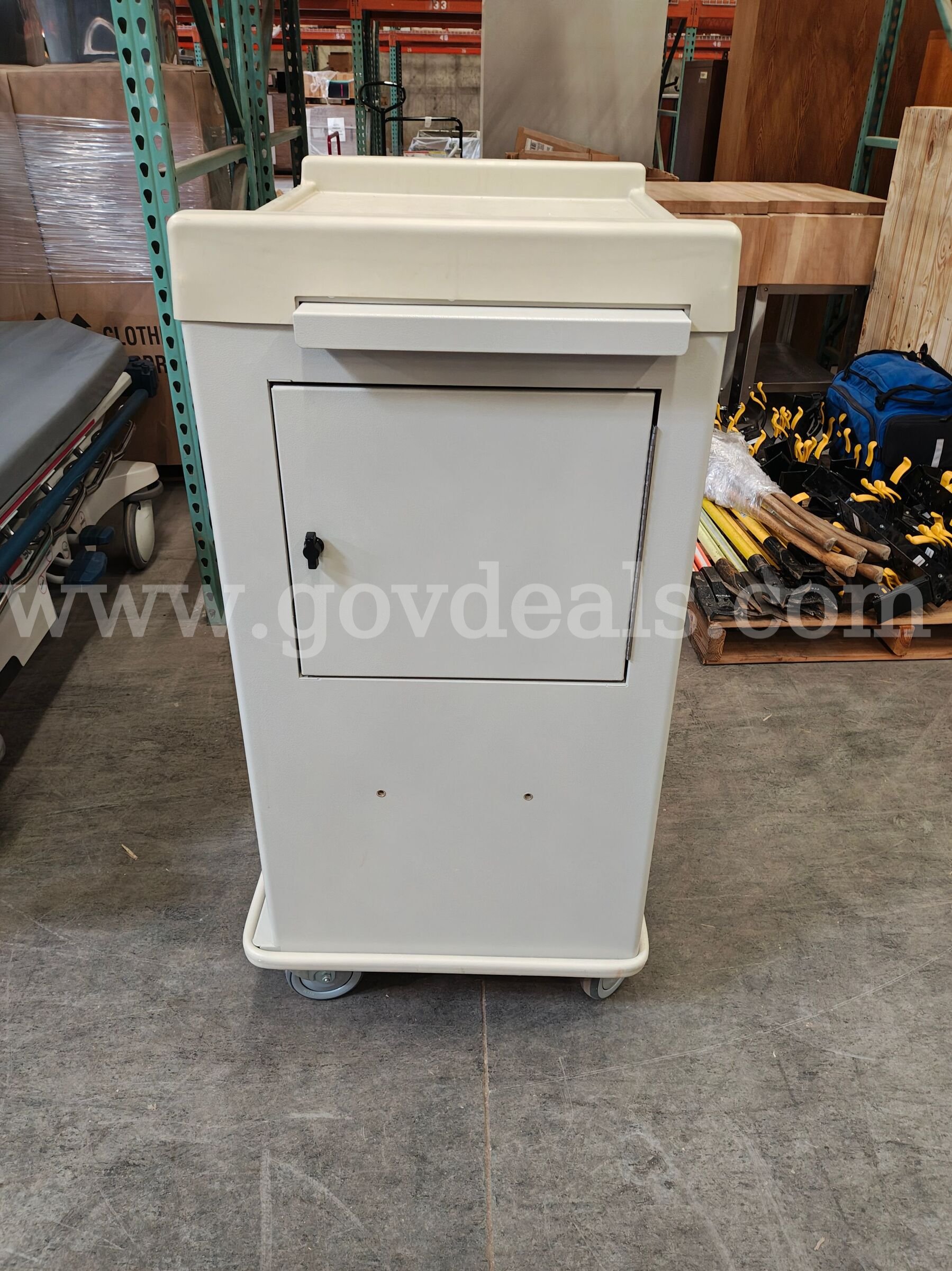Harloff Standard Line Dual-Column 28-Bin Medication Cart Harloff Standard Line (SL28BIN5-E Government Surplus Auction - Photo #4