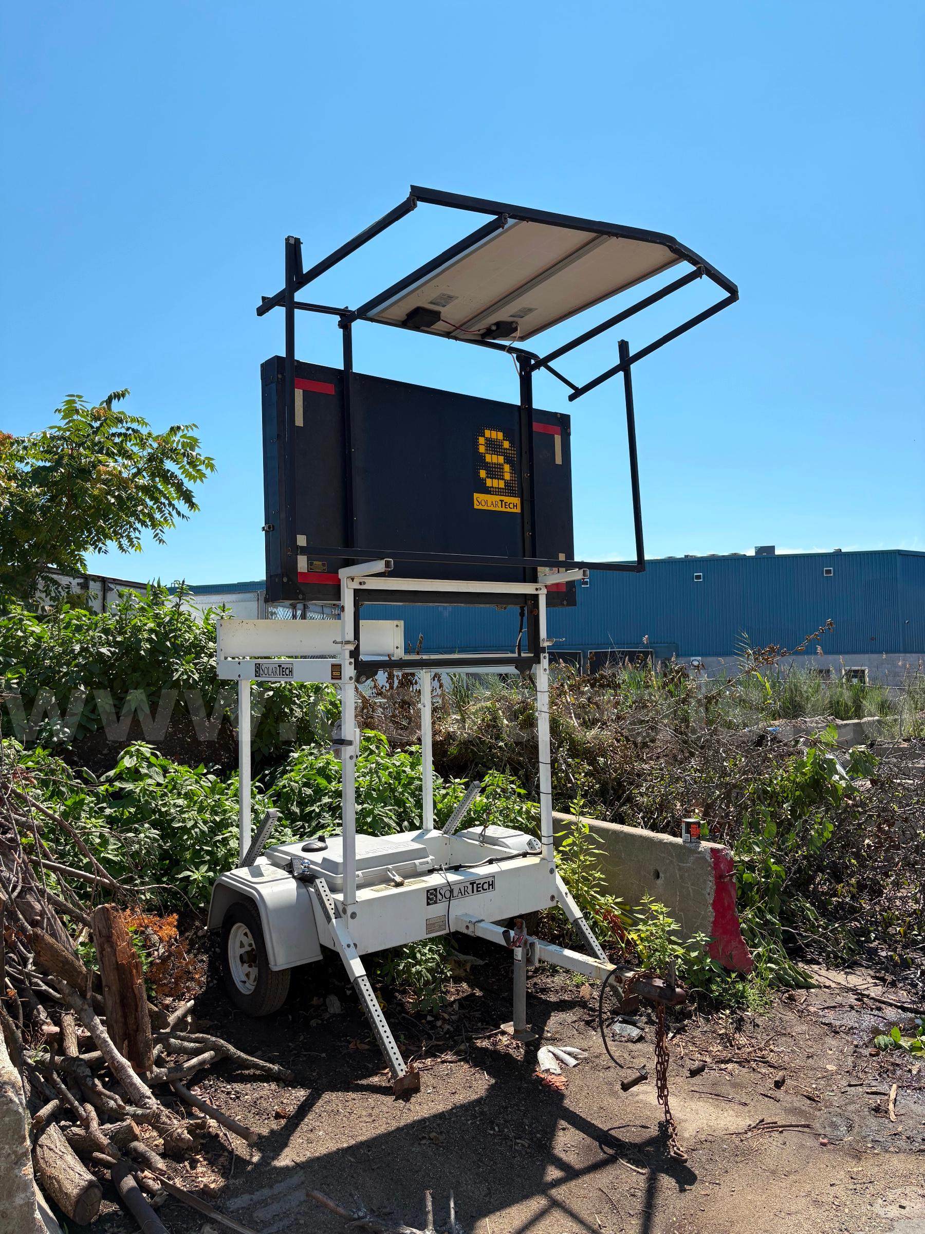 Traffic Message Sign/Trailer Solar Tech Silent Messenger Government Surplus Auction - Primary Photo
