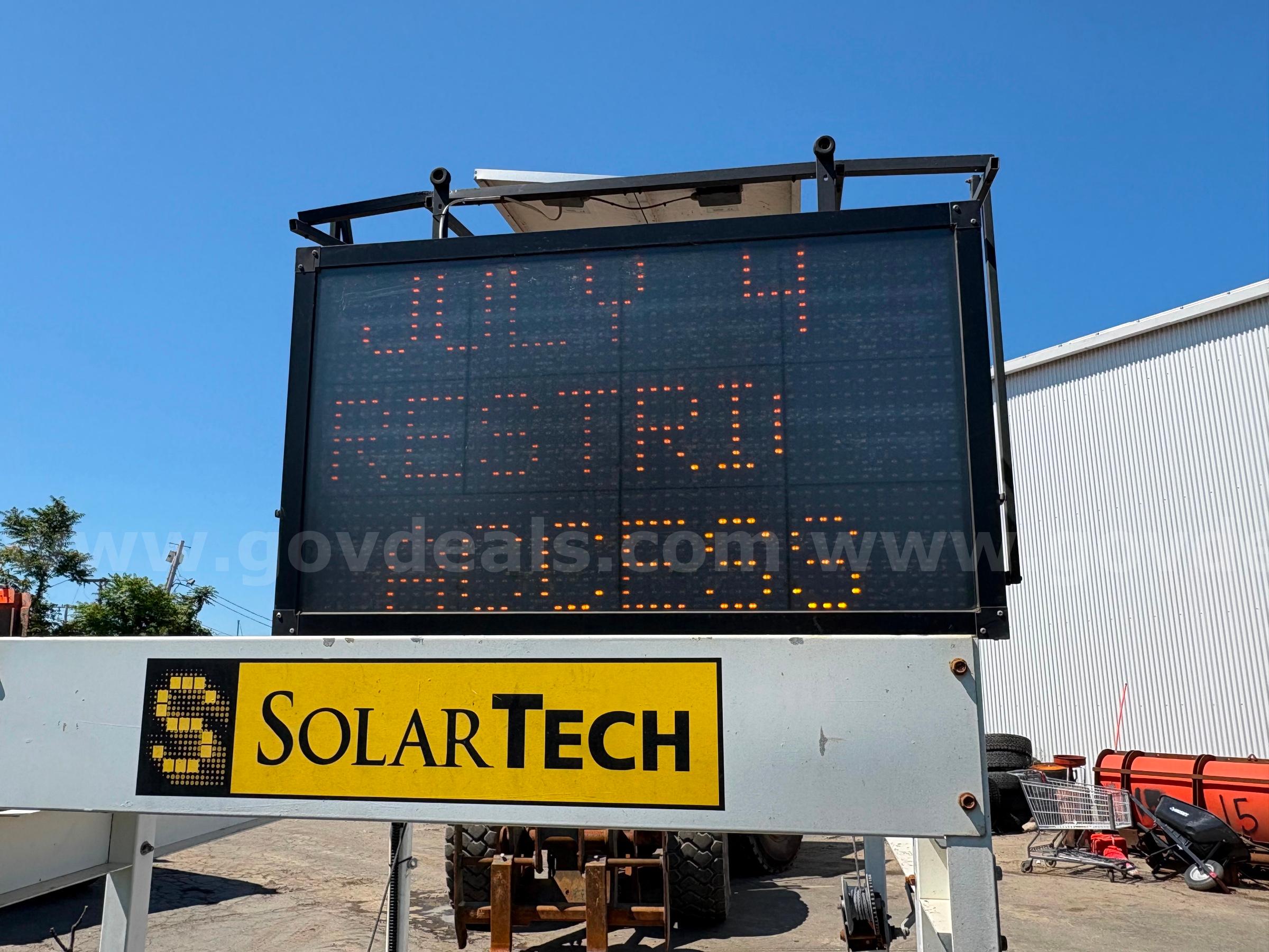 Traffic Message Sign/Trailer Solar Tech Silent Messenger Government Surplus Auction - Photo #3