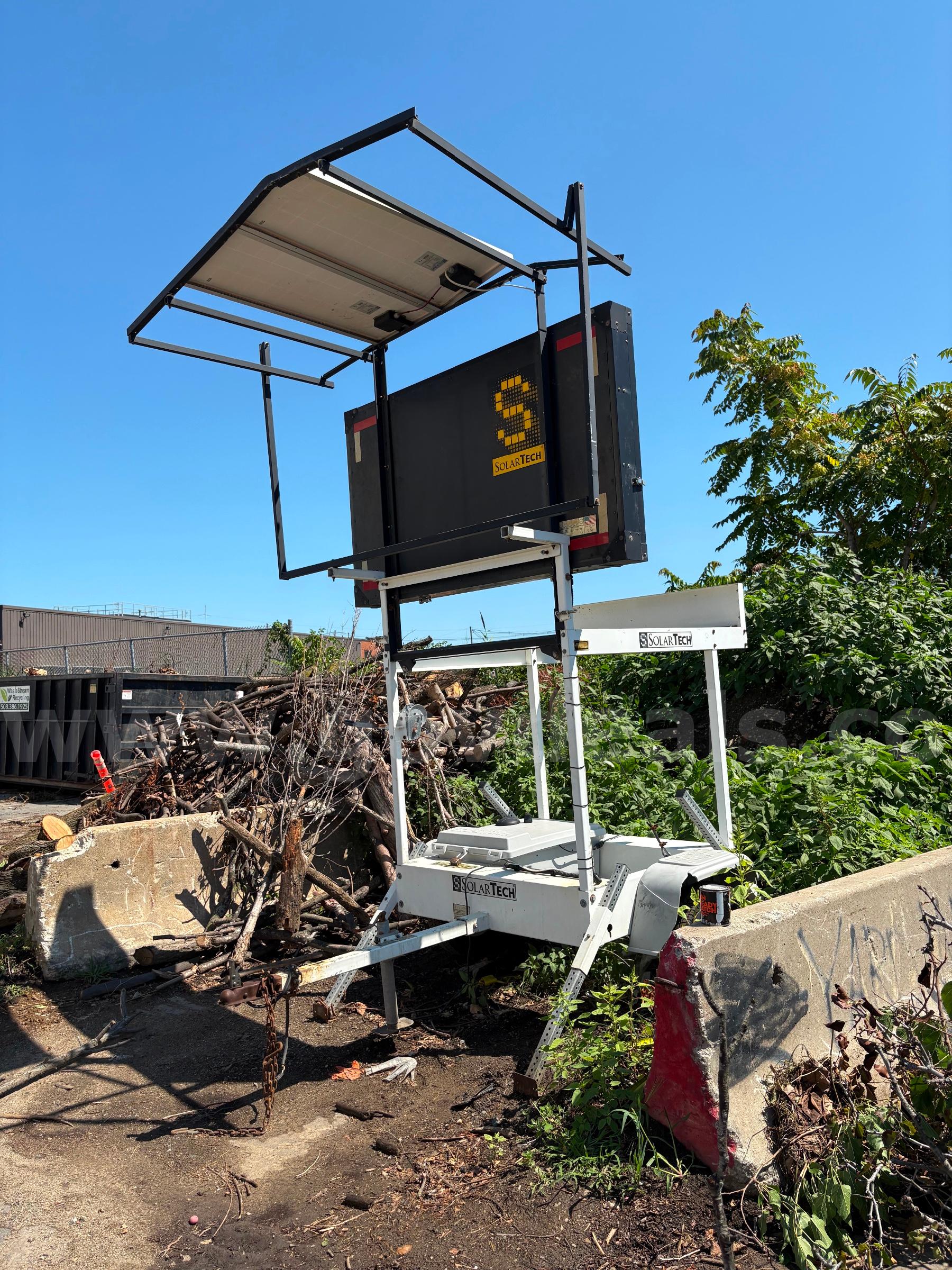 Traffic Message Sign/Trailer Solar Tech Silent Messenger Government Surplus Auction - Photo #6
