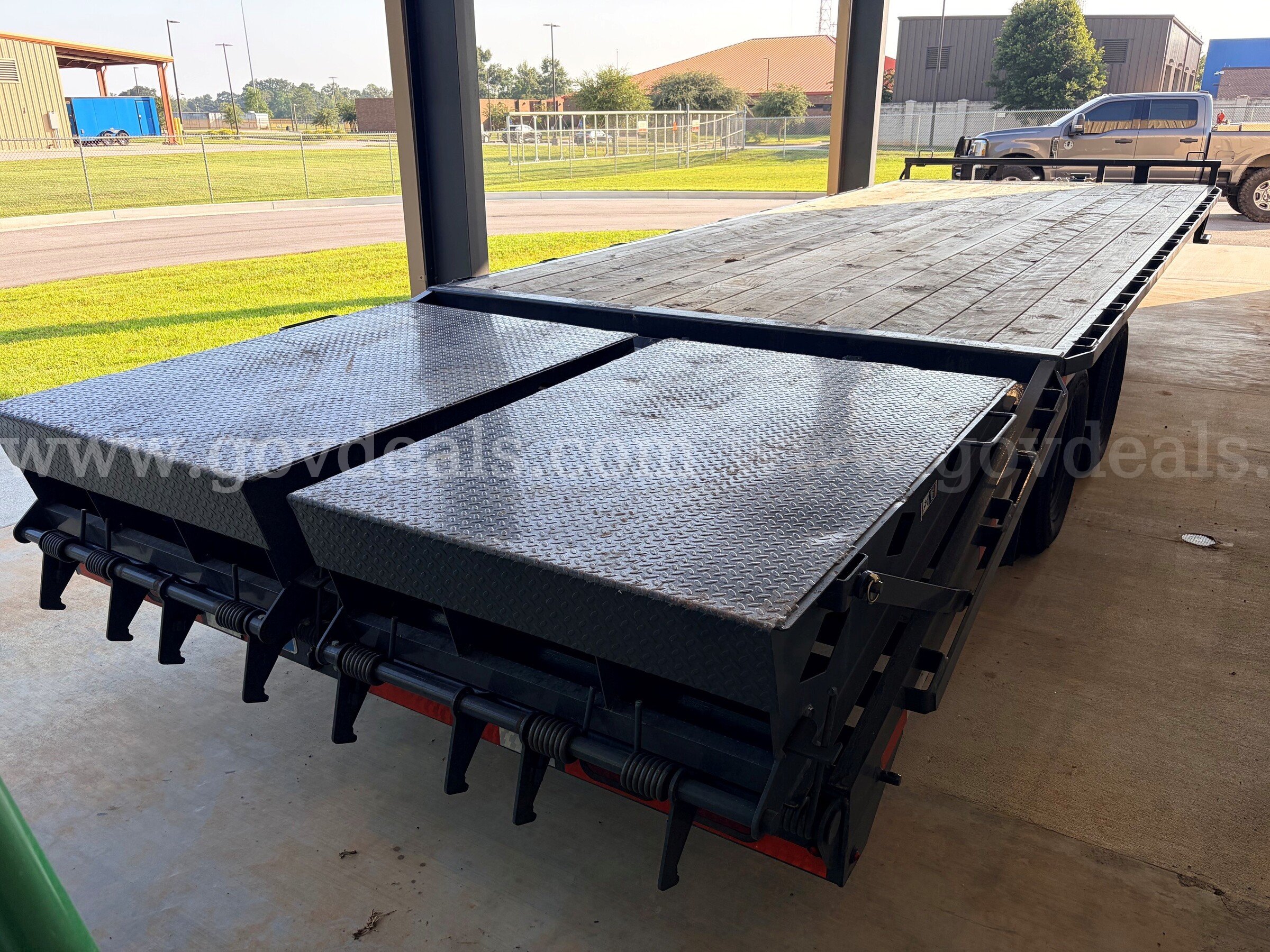 2025 Lamar equipment trailer, 22,000 lb GVWR  000 Government Surplus Auction - Photo #5