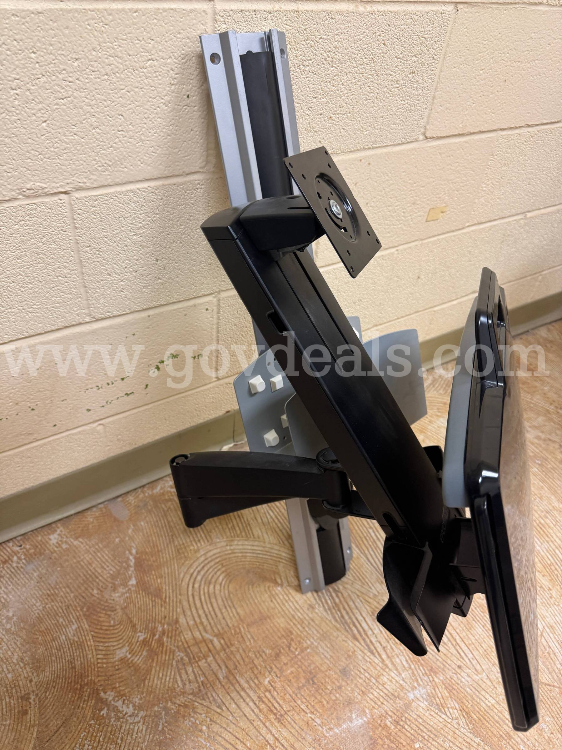 Ergotron 200 Series Combo Arm Ergotron 200 Government Surplus Auction - Photo #3