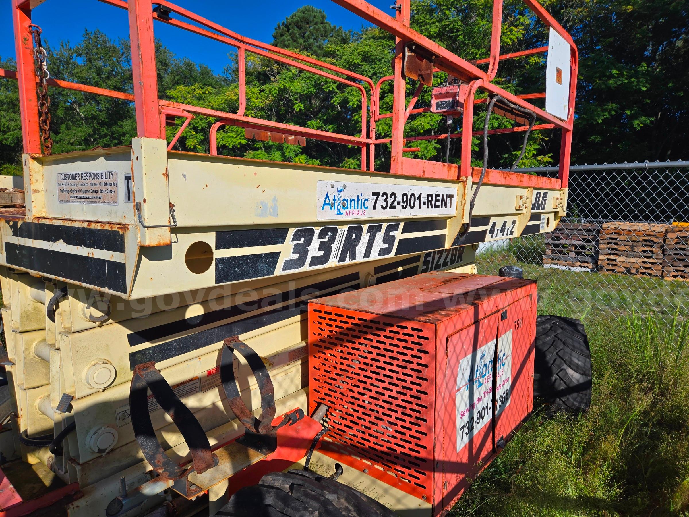 Scissor Lift - 4x4x2 JLG Sizzor 33RTS Government Surplus Auction - Photo #3