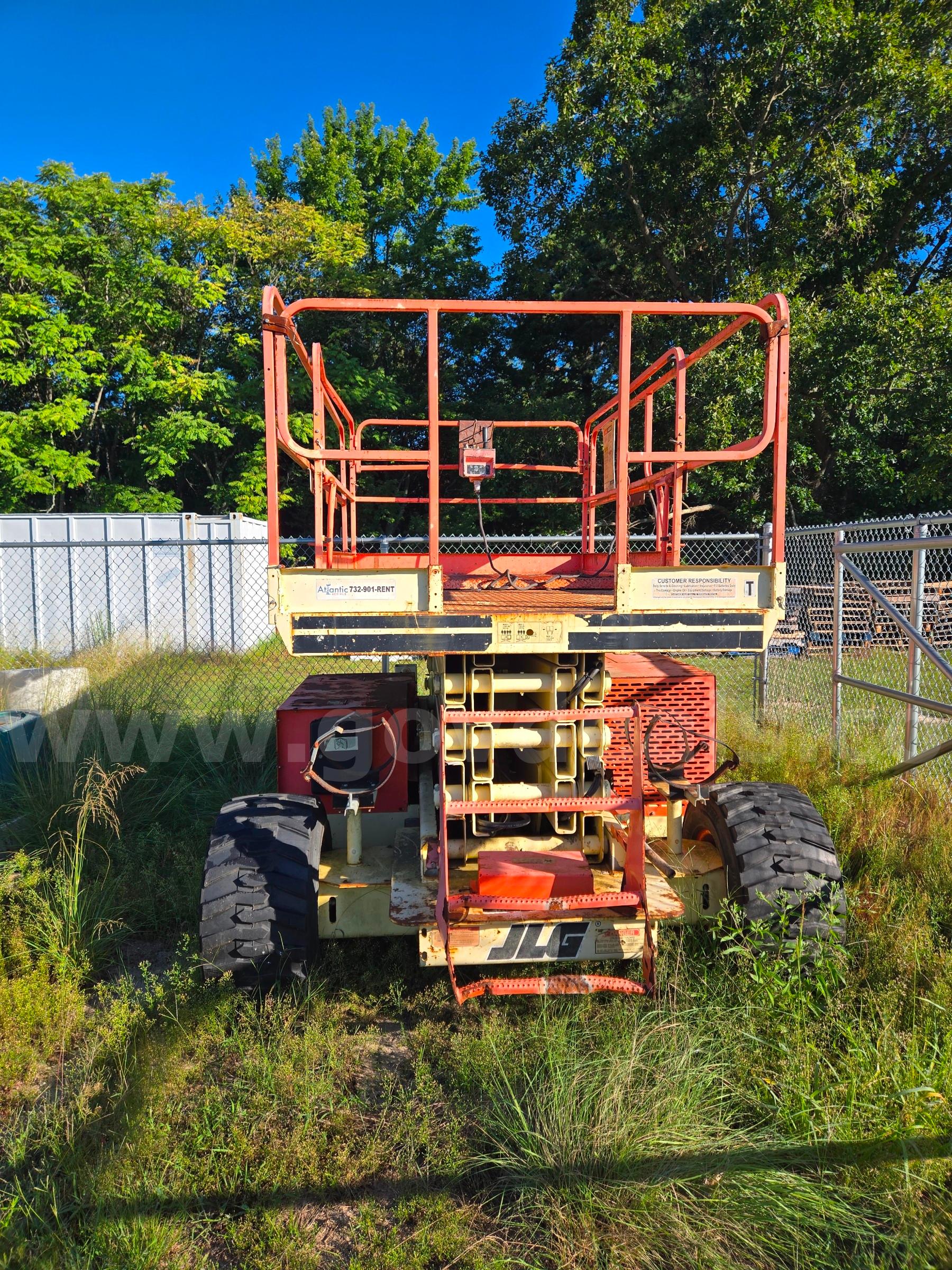 Scissor Lift - 4x4x2 JLG Sizzor 33RTS Government Surplus Auction - Photo #4