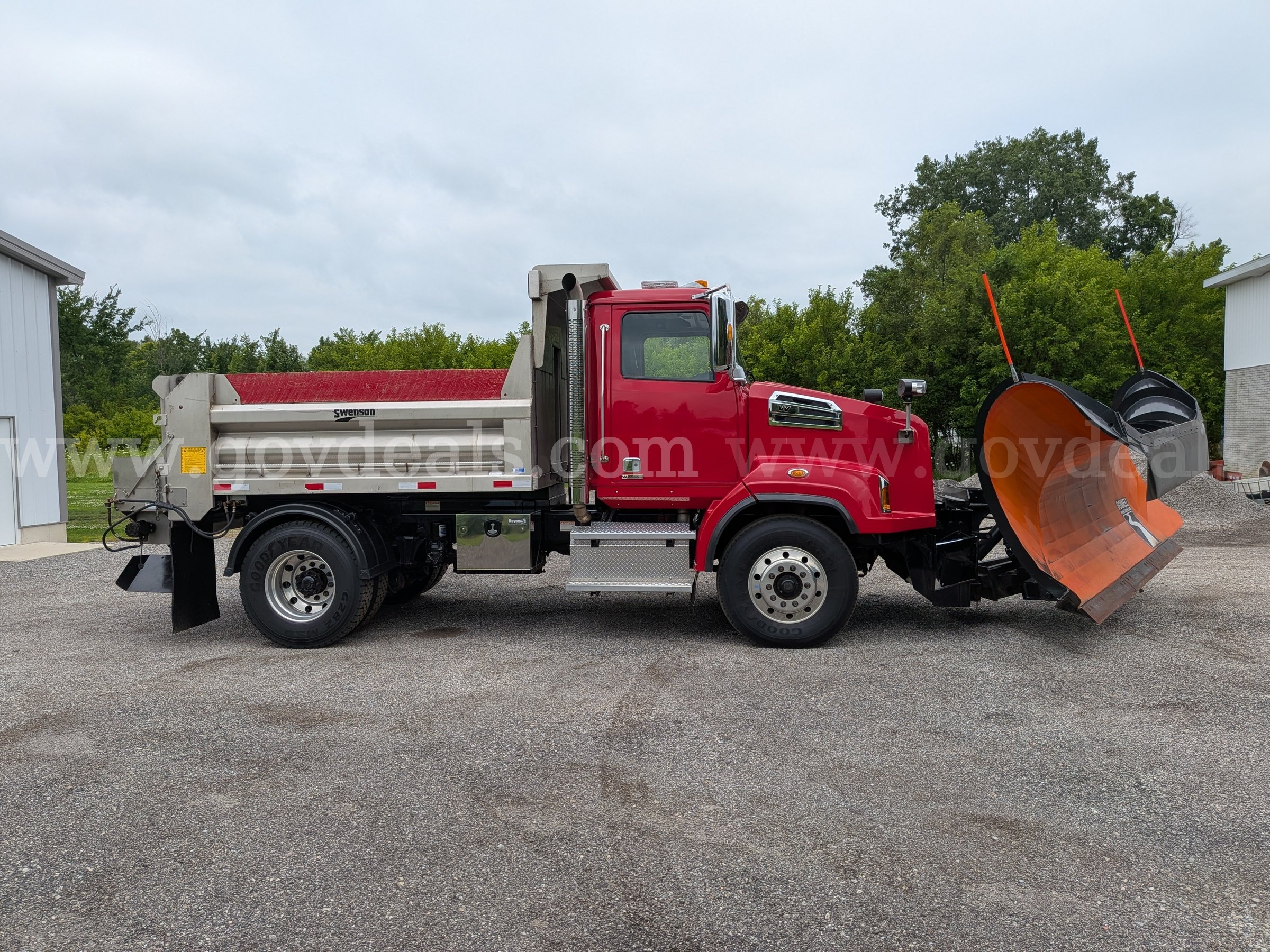 Western Star Snow Plow - FULLY EQUIPPED!!  SEE VIDEO Western Star 4700 Government Surplus Auction - Photo #2