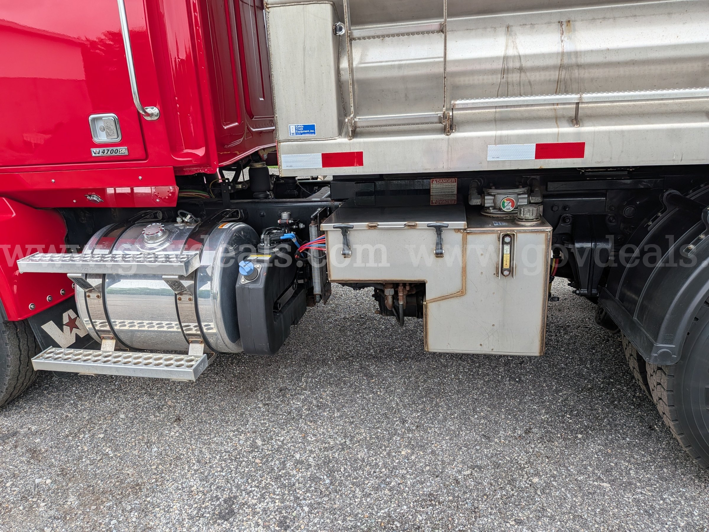 Western Star Snow Plow - FULLY EQUIPPED!!  SEE VIDEO Western Star 4700 Government Surplus Auction - Photo #3