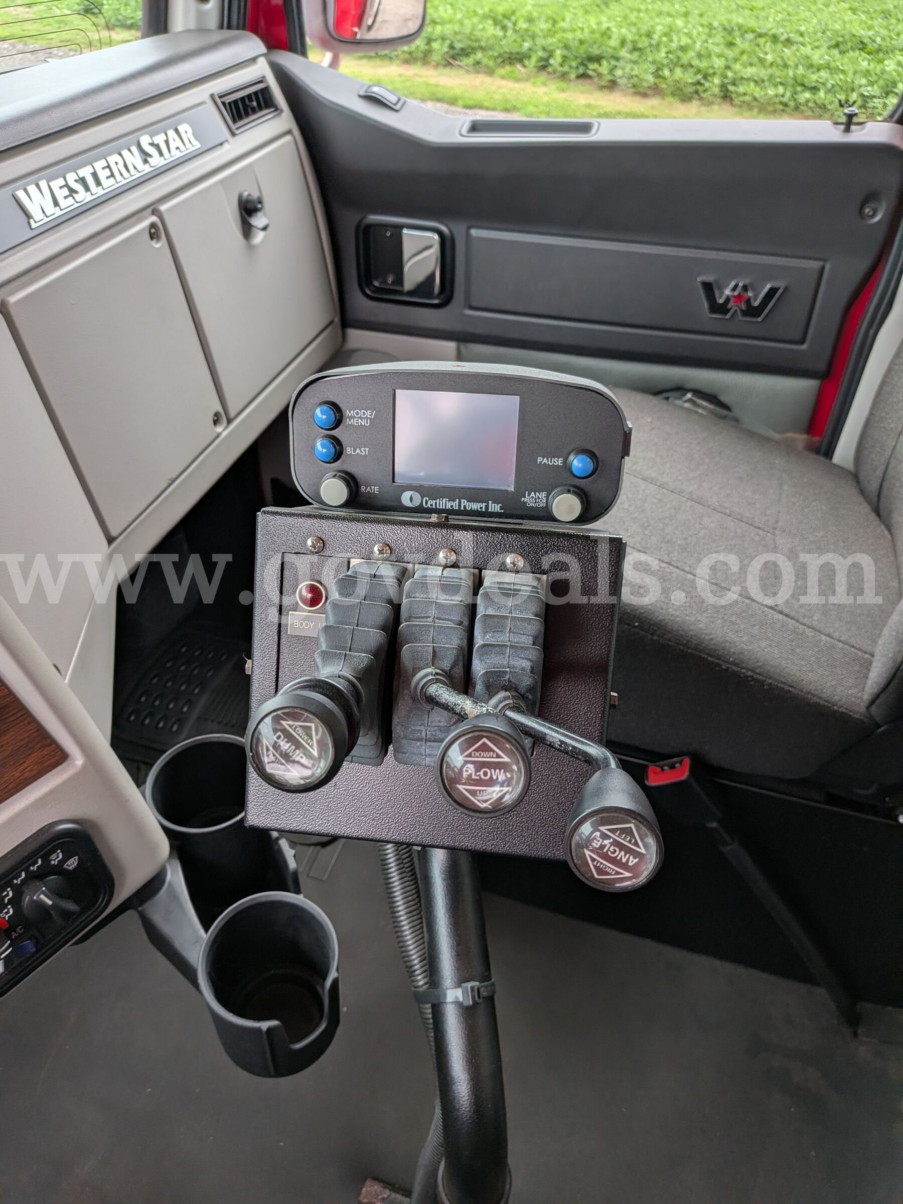 Western Star Snow Plow - FULLY EQUIPPED!!  SEE VIDEO Western Star 4700 Government Surplus Auction - Photo #4