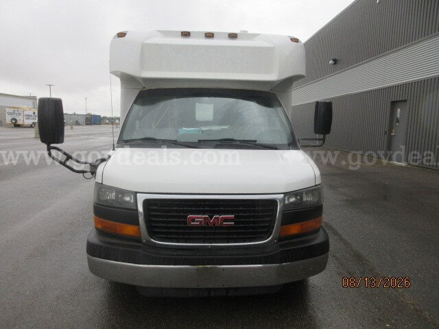 2016 GMC Savana Passenger Bus - 6L V8 FFV Engine GMC Savana Government Surplus Auction - Photo #2