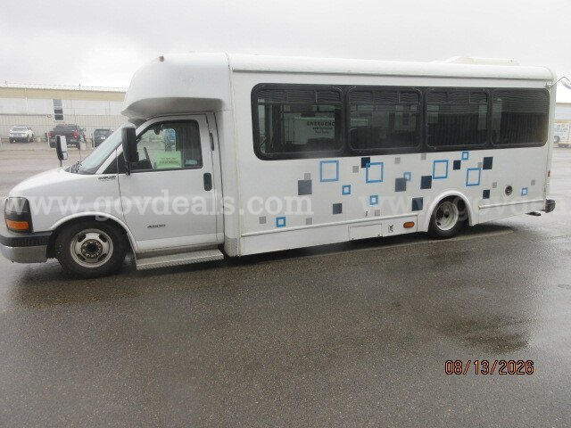 2016 GMC Savana Passenger Bus - 6L V8 FFV Engine GMC Savana Government Surplus Auction - Photo #4