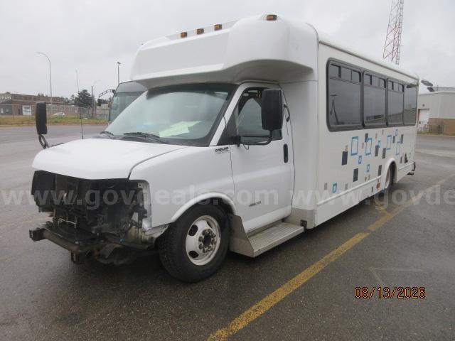 2016 GMC Savana Passenger Bus, 6L V8 FFV - Not Operational