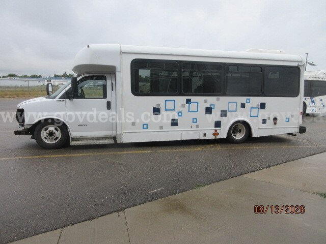 2016 GMC Savana Passenger Bus, 6L V8 FFV - Not Operational GMC Savana Government Surplus Auction - Photo #4