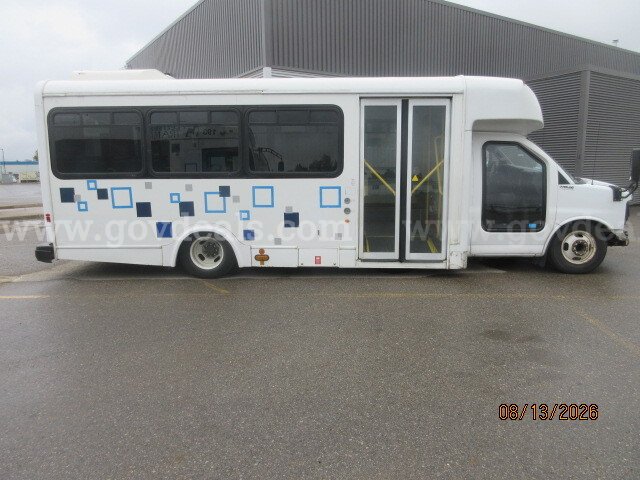 2016 GMC Savana Passenger Bus, 6L V8 FFV - Not Operational GMC Savana Government Surplus Auction - Photo #5
