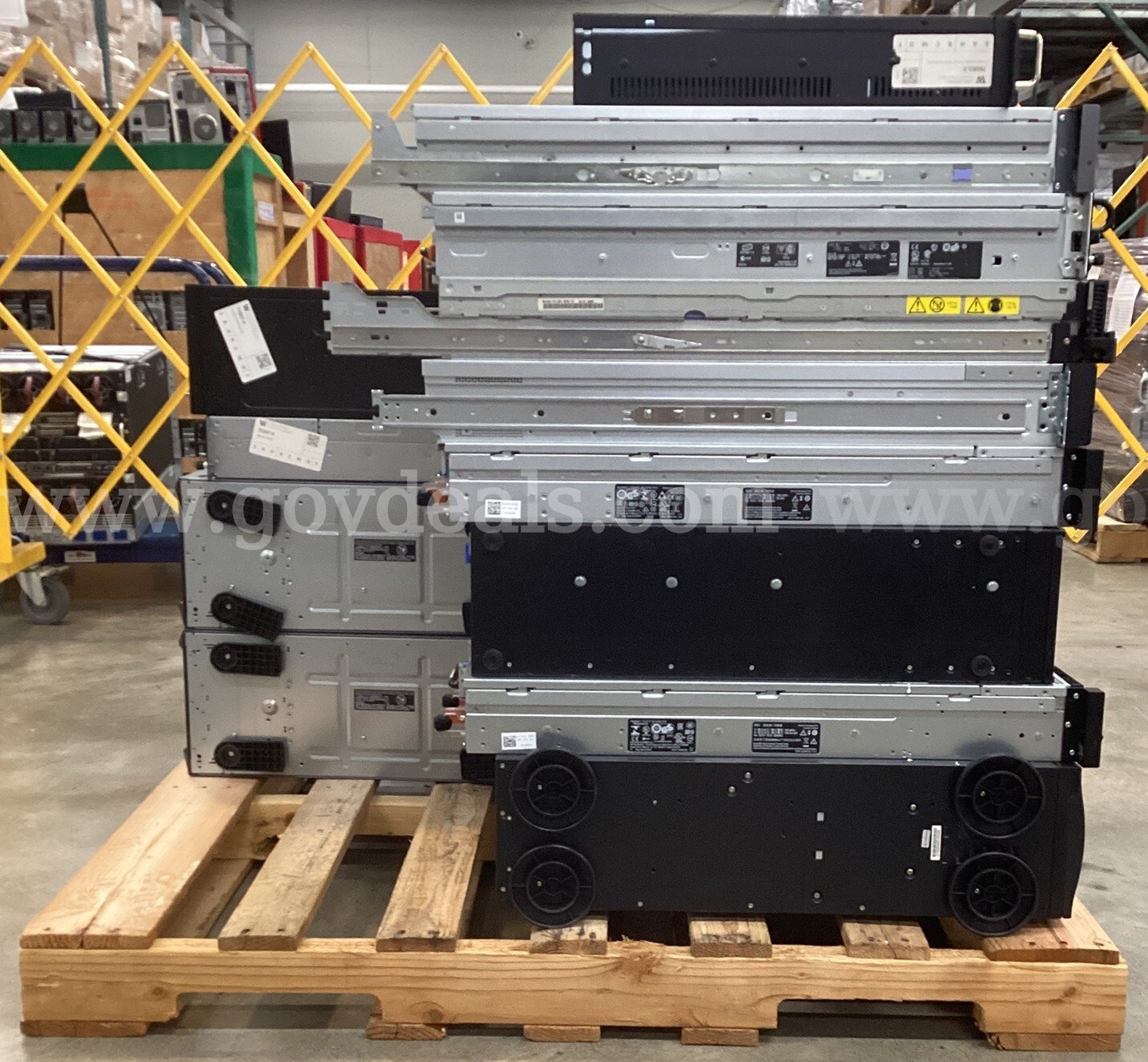 Lot of 19 Servers and Storage Arrays (Hard Drives Removed) (429-3)  429 Government Surplus Auction - Photo #4