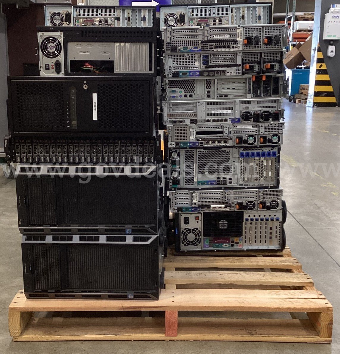 Lot of 19 Servers and Storage Arrays (Hard Drives Removed) (429-3)  429 Government Surplus Auction - Photo #5