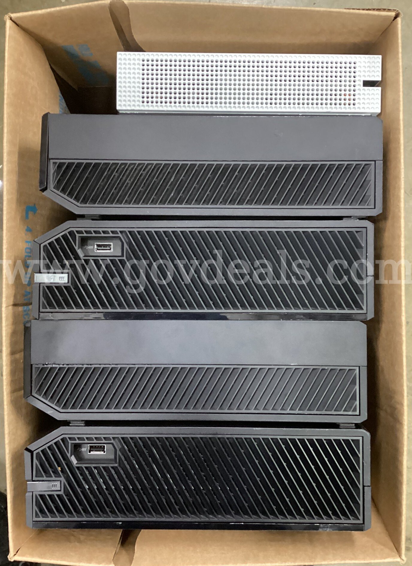 Lot of 8 Xbox One Consoles, Kinects, and Power Supply (Hard Drives Removed) (429-5) Microsoft 429 Government Surplus Auction - Photo #2