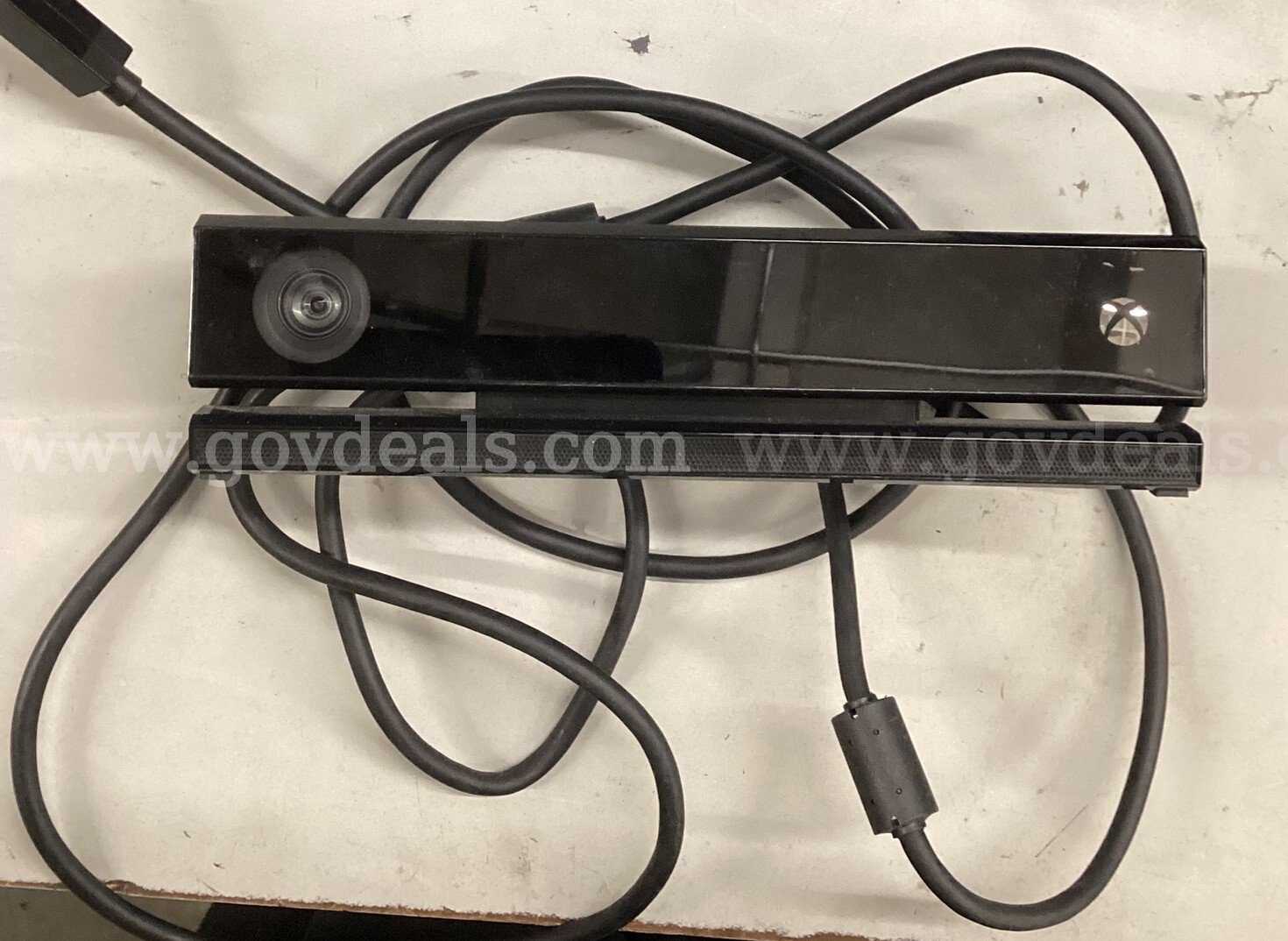 Lot of 8 Xbox One Consoles, Kinects, and Power Supply (Hard Drives Removed) (429-5) Microsoft 429 Government Surplus Auction - Photo #4