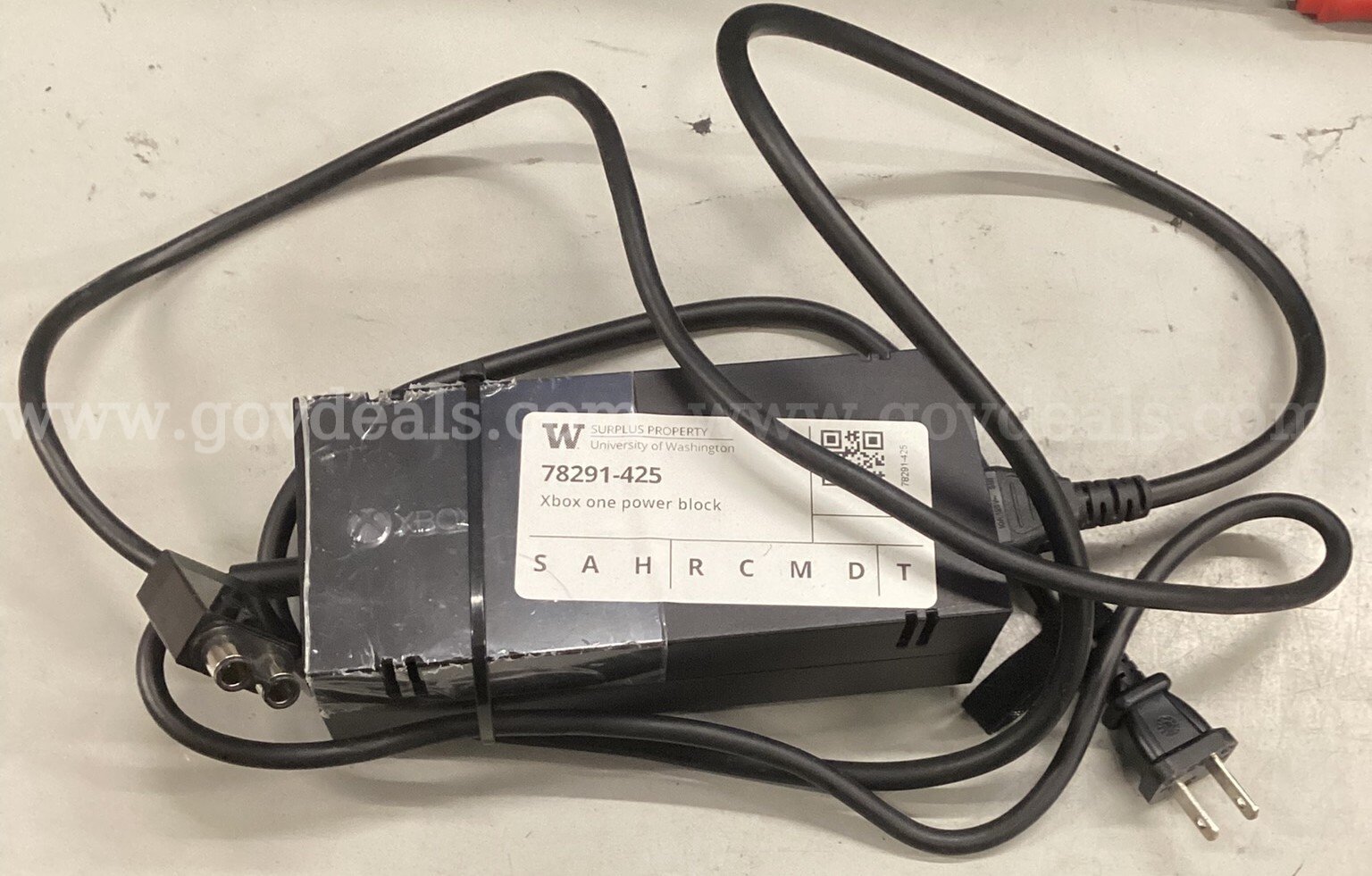Lot of 8 Xbox One Consoles, Kinects, and Power Supply (Hard Drives Removed) (429-5) Microsoft 429 Government Surplus Auction - Photo #5