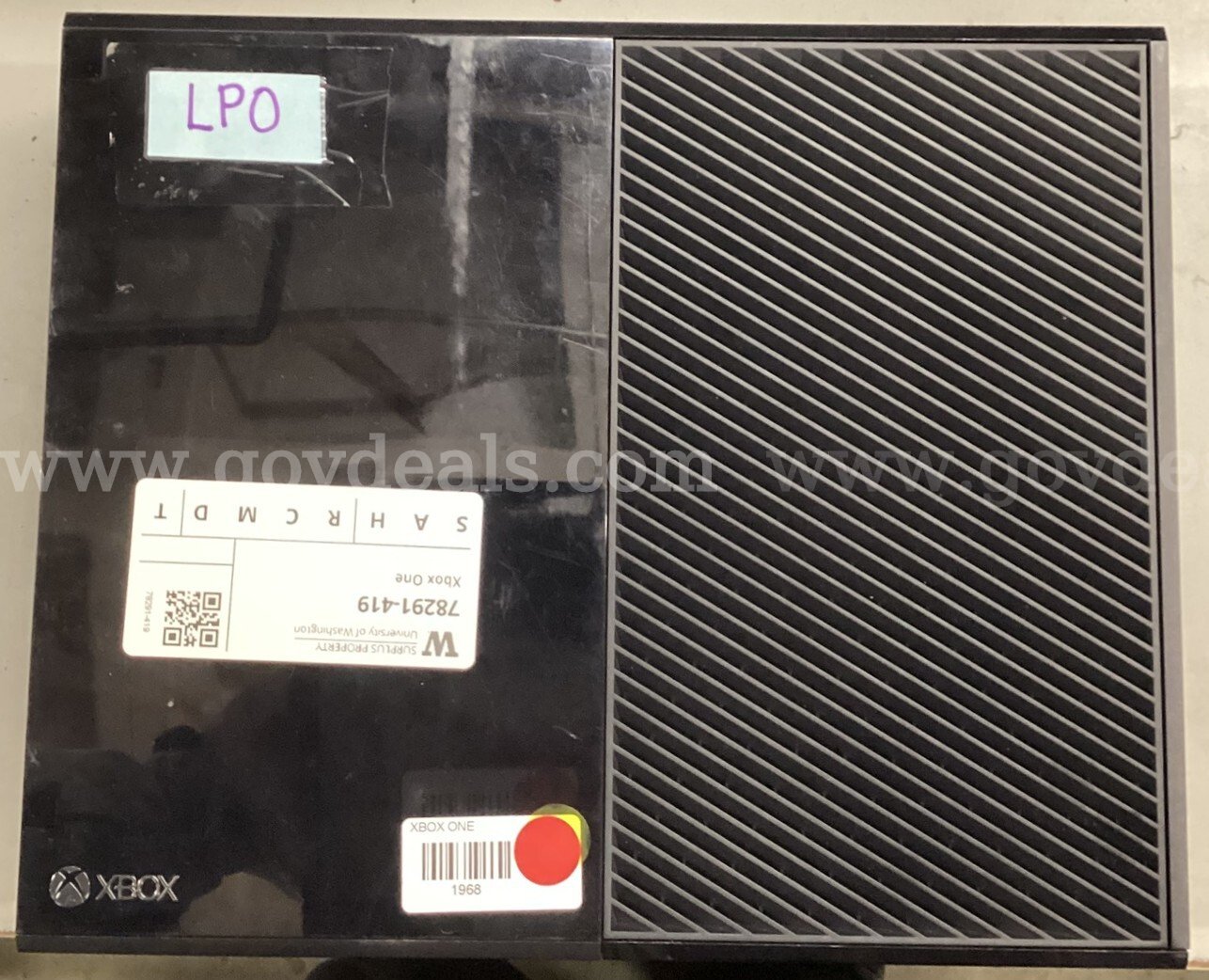 Lot of 8 Xbox One Consoles, Kinects, and Power Supply (Hard Drives Removed) (429-5) Microsoft 429 Government Surplus Auction - Photo #6
