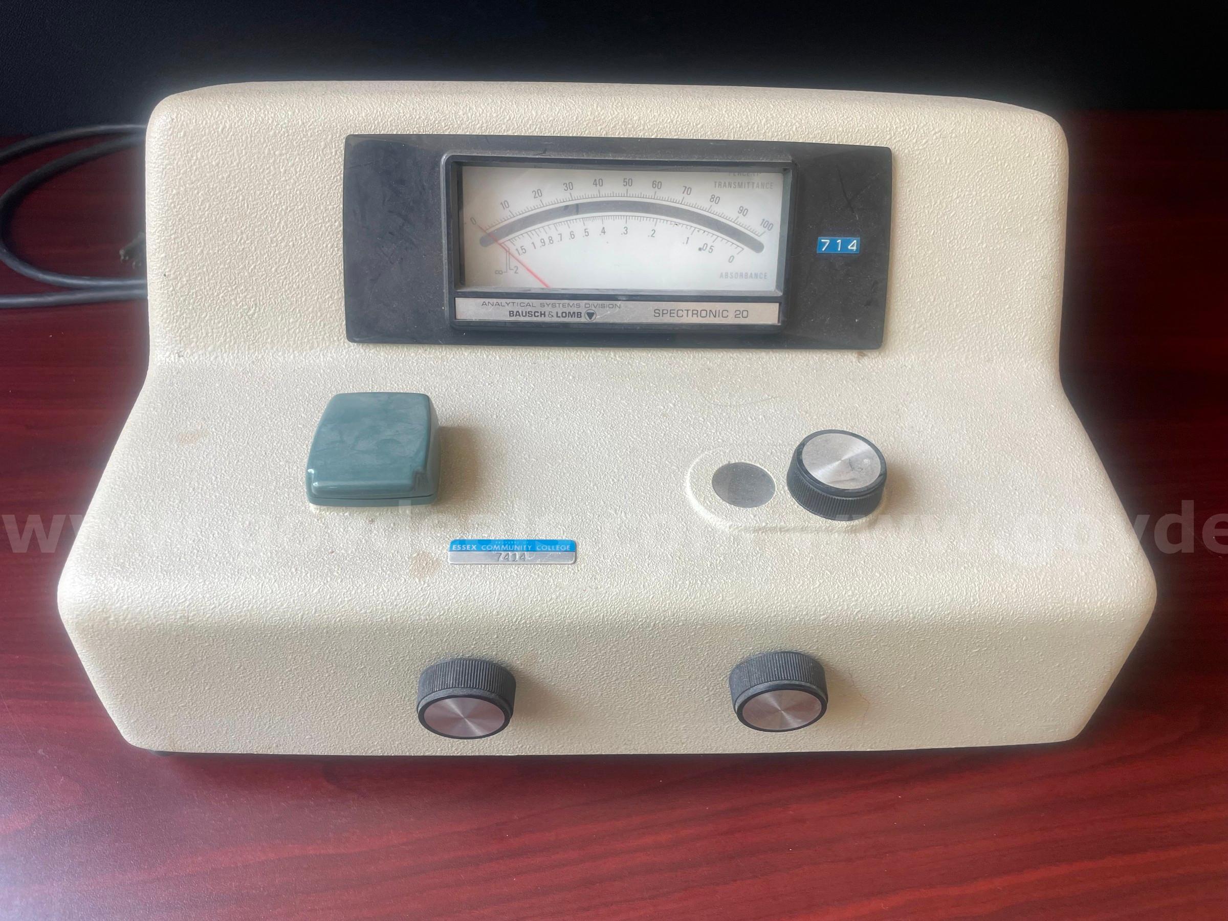 Bausch & Lomb Spectrophotometer Spectronic 20 (Analog)