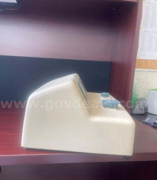 Bausch & Lomb Spectrophotometer Spectronic 20 (1954 Old Fashion Analog) Bausch & Lomb Spectronic 20 Government Surplus Auction - Photo #2