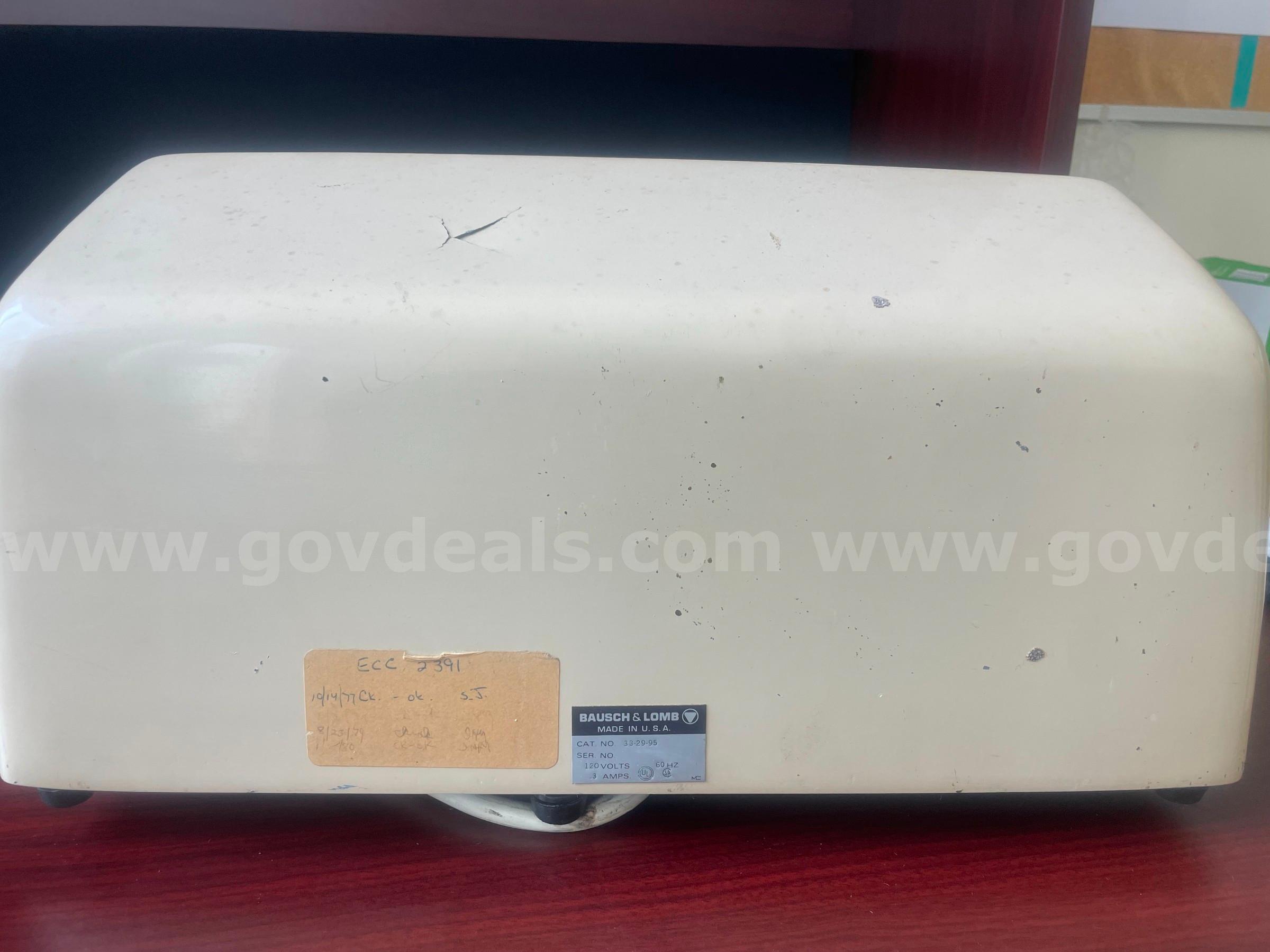 Bausch & Lomb Spectrophotometer Spectronic 20 (1954 Old Fashion Analog) Bausch & Lomb Spectronic 20 Government Surplus Auction - Photo #4