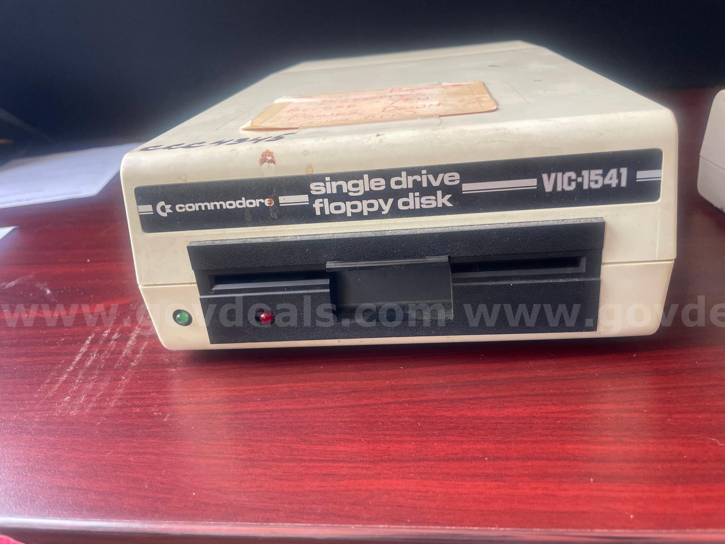 Vintage 1982 Commodore 64 Single Drive with Keyboard