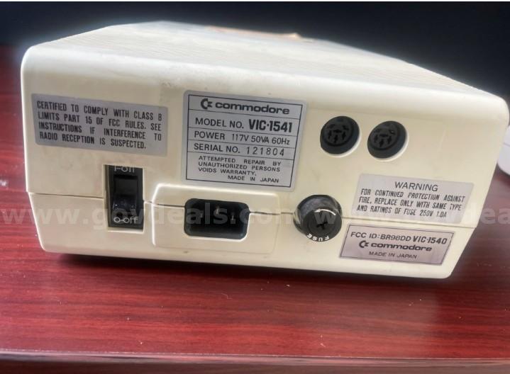 Vintage 1982 Commodore 64 Single Drive with Keyboard Commodore 64 VIC-1541 Government Surplus Auction - Photo #2