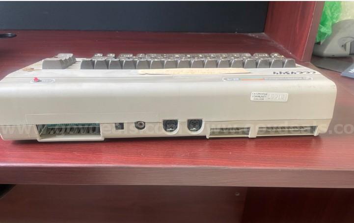 Vintage 1982 Commodore 64 Single Drive with Keyboard Commodore 64 VIC-1541 Government Surplus Auction - Photo #5