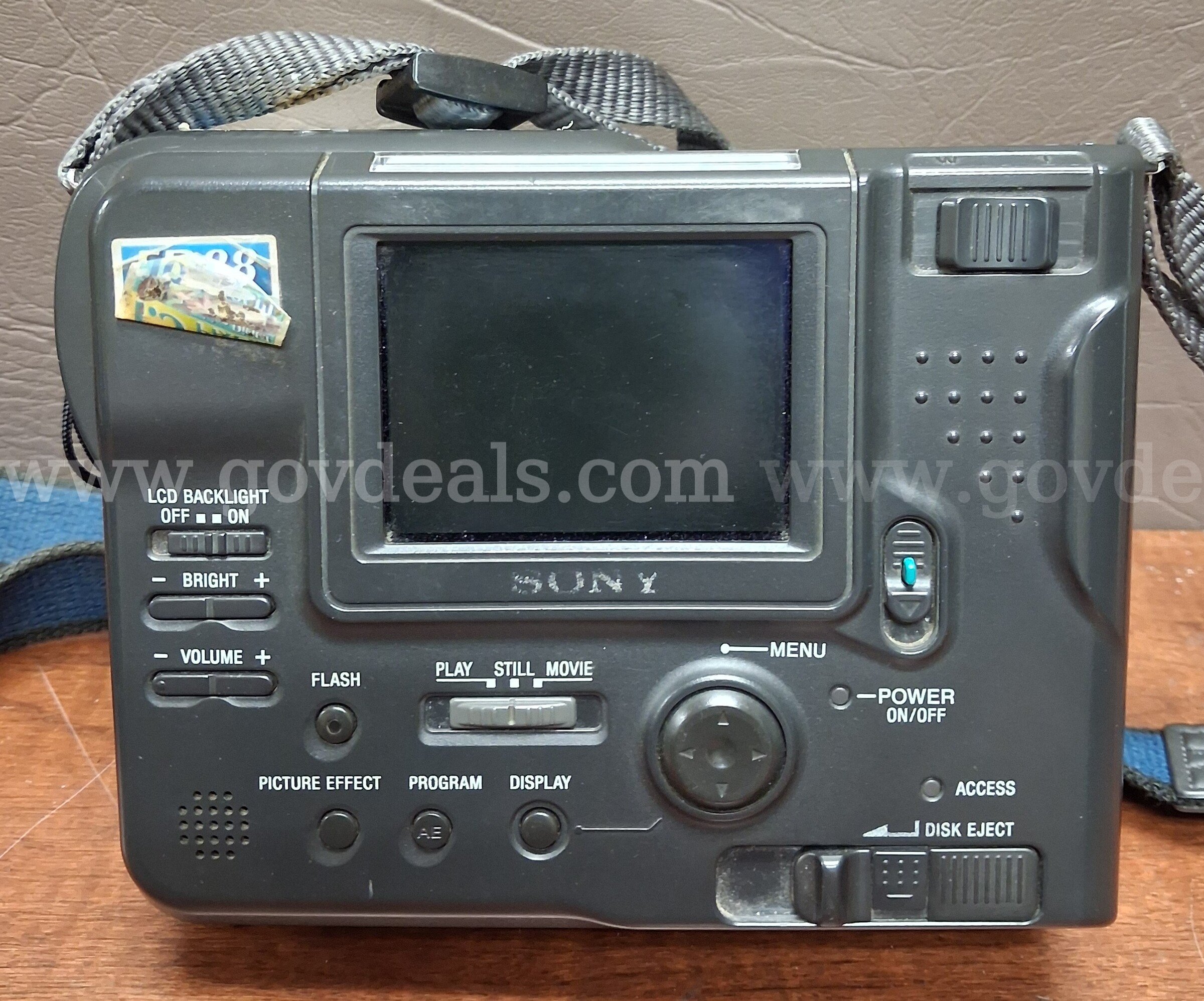 Sony MVC-FD88 Digital Camera with Case but No Charger/PRE-OWNED/DS18589/99133/DSP Case Charger Government Surplus Auction - Photo #5