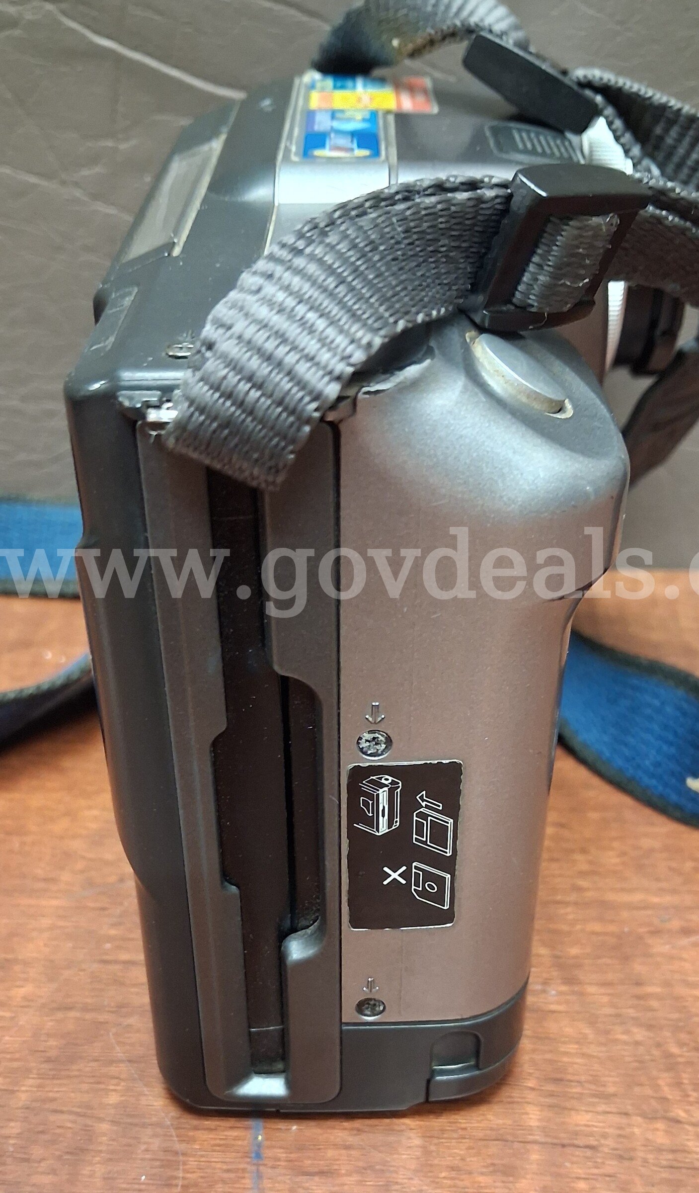 Sony MVC-FD88 Digital Camera with Case but No Charger/PRE-OWNED/DS18589/99133/DSP Case Charger Government Surplus Auction - Photo #6