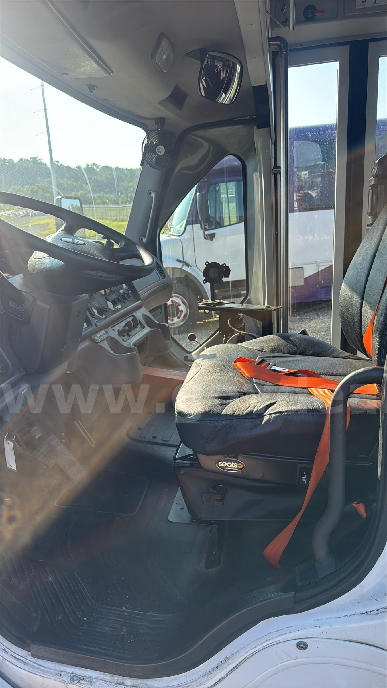 2016 Freightliner M2 106 Freightliner 106 Government Surplus Auction - Photo #6