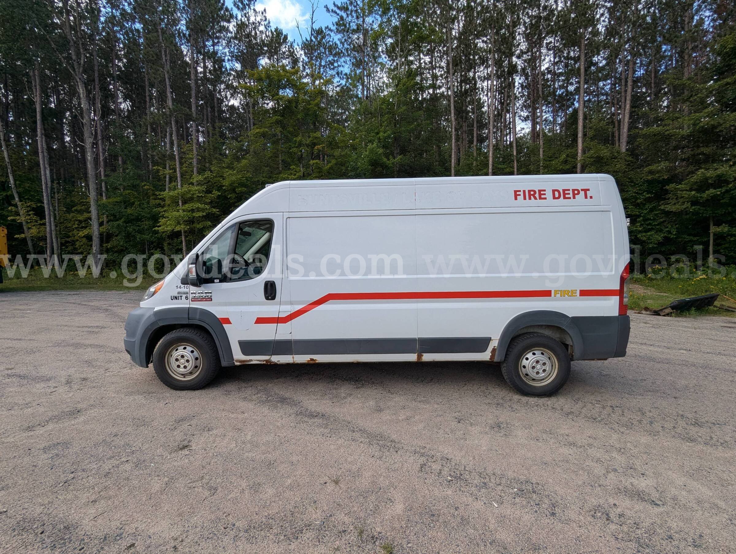 2014 RAM Promaster Cargo Van with Winter Tires RAM Promaster Government Surplus Auction - Photo #5
