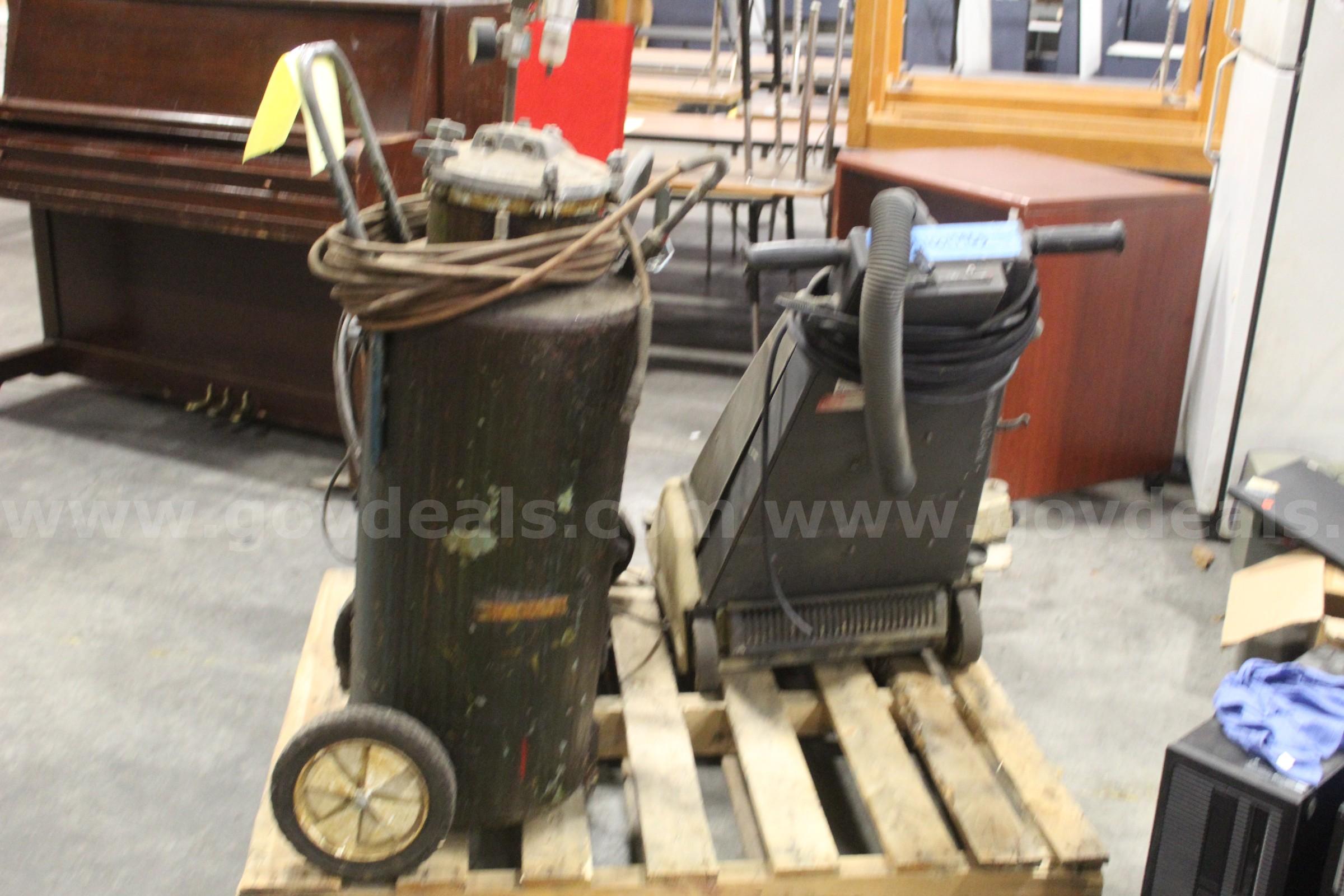 2 vaccuums, Polyurethane sprayer