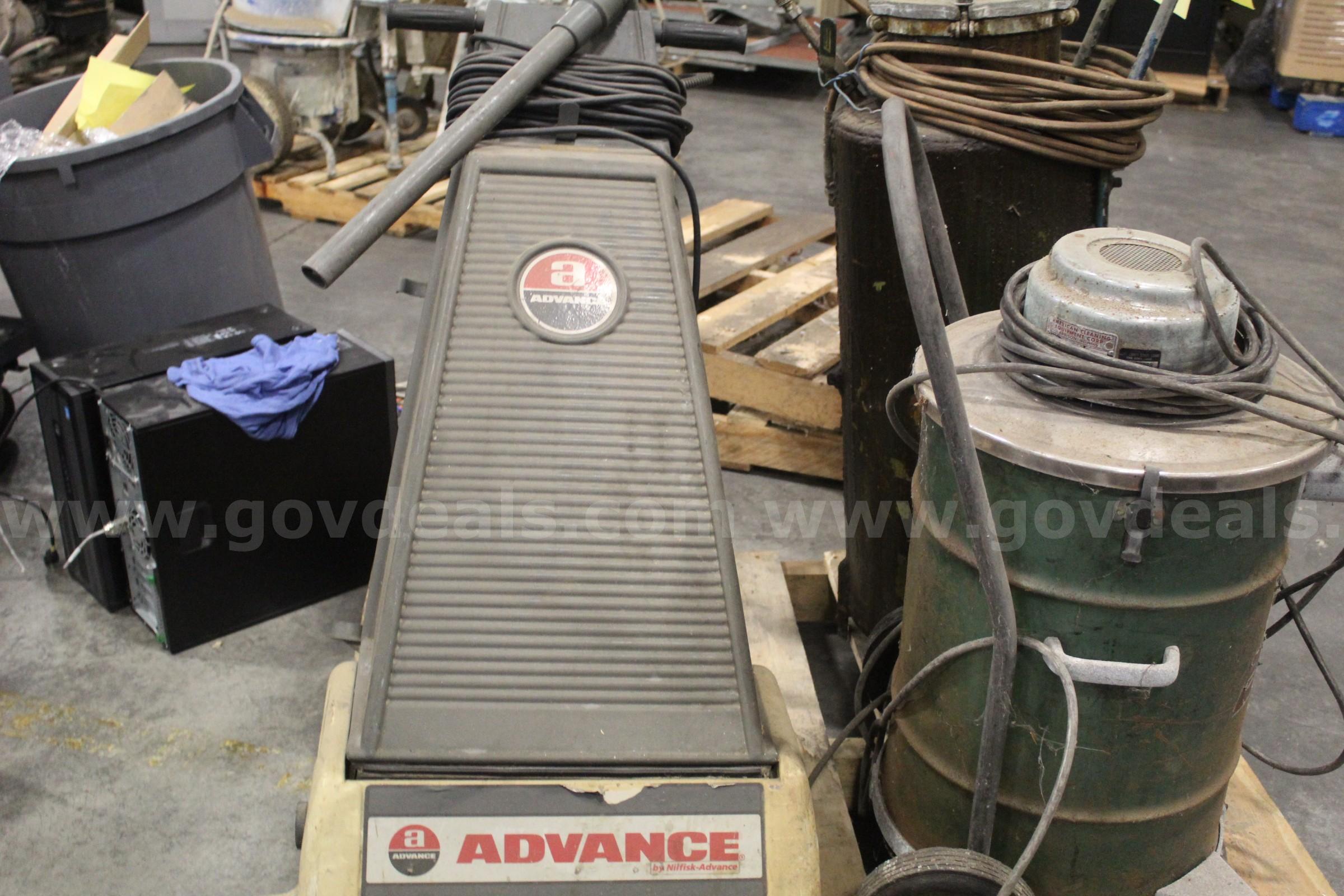2 vaccuums, Polyurethane sprayer Assorted Assorted Government Surplus Auction - Photo #2