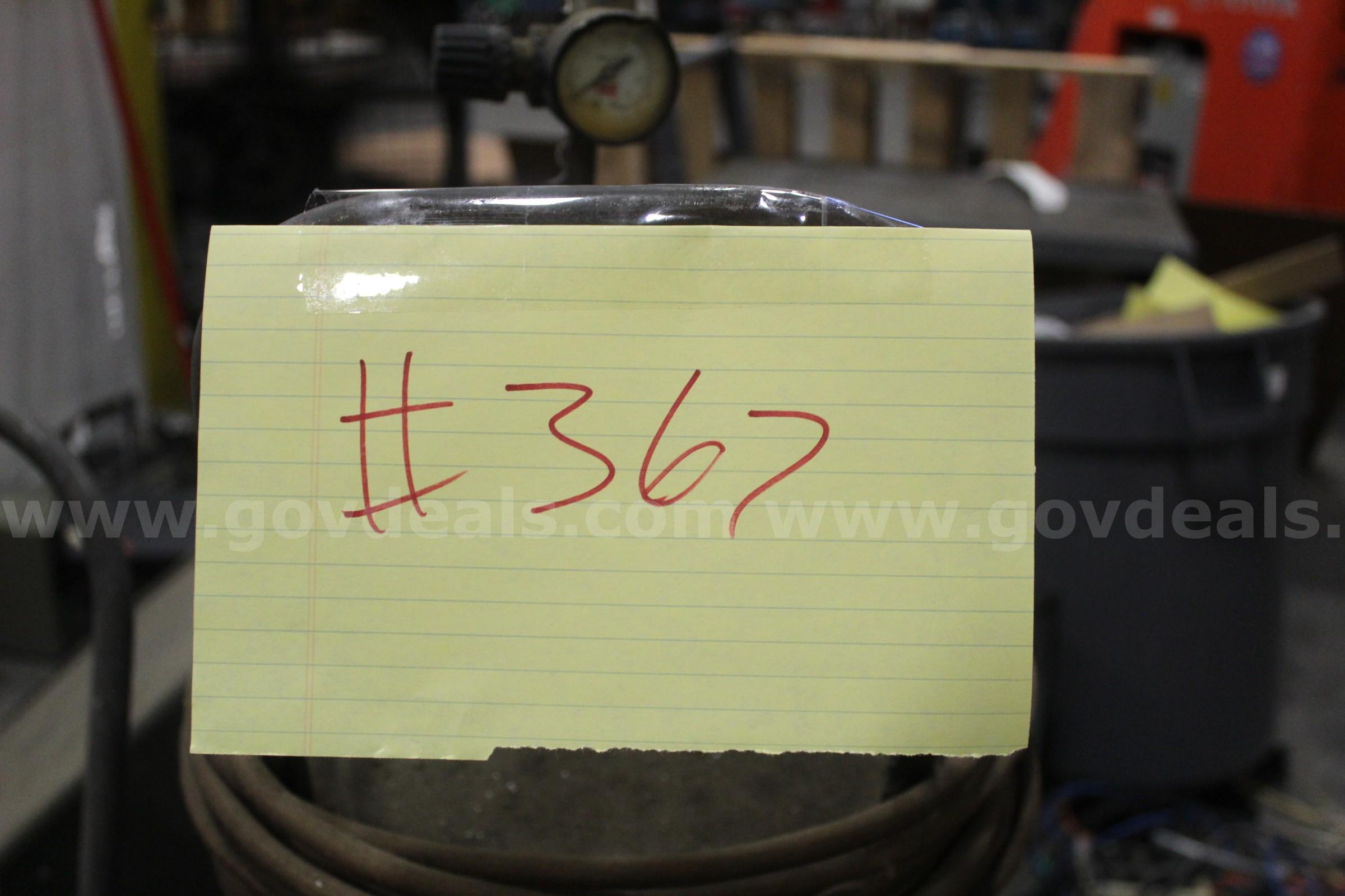 2 vaccuums, Polyurethane sprayer Assorted Assorted Government Surplus Auction - Photo #4