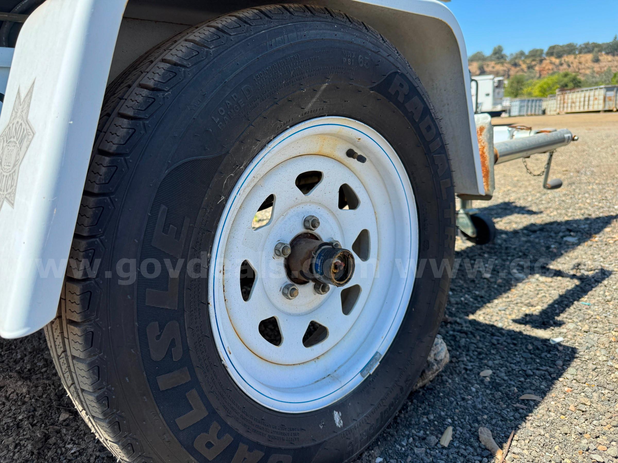 2004 ARROW BOARD TRAILER Smart Radar Trailer Government Surplus Auction - Photo #2