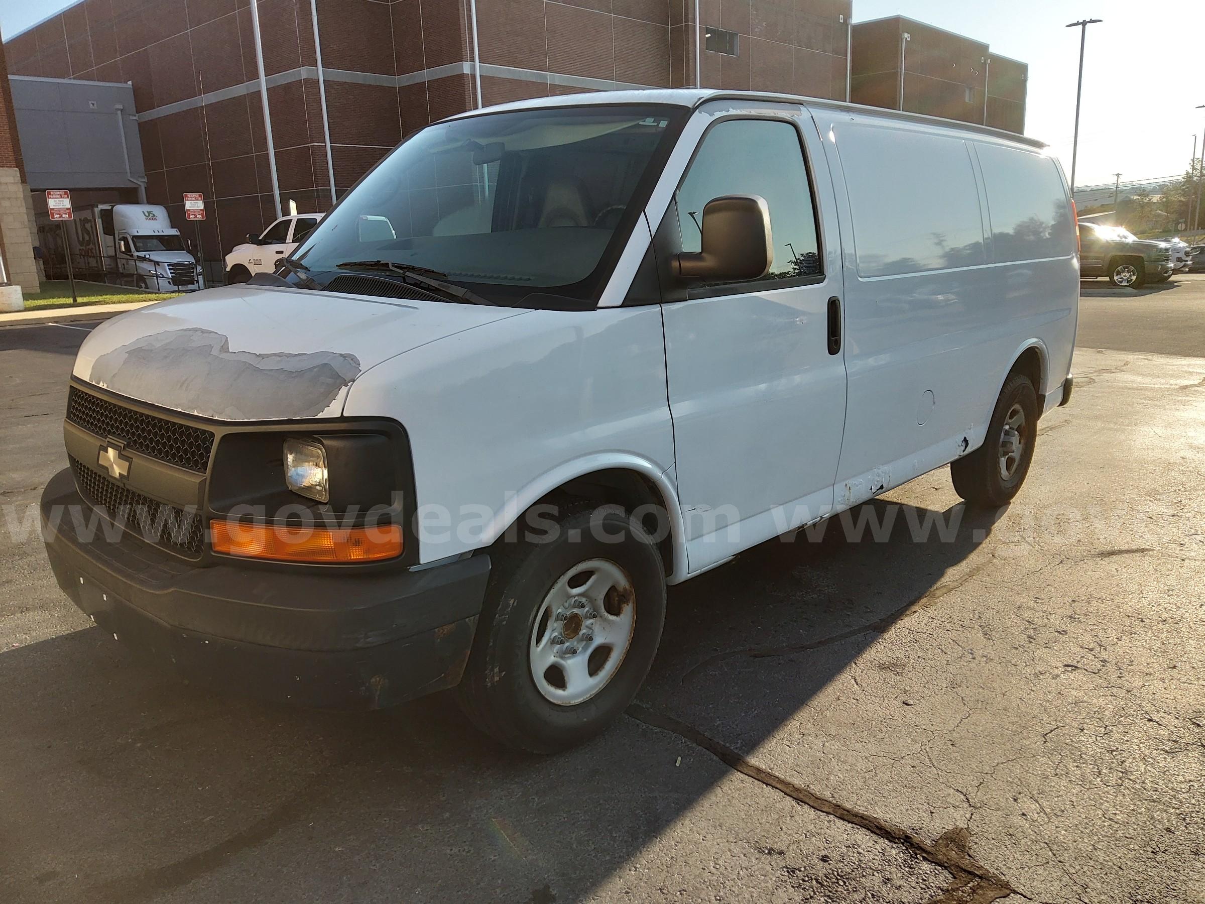 2008 Chevrolet Express Chevrolet Express Government Surplus Auction - Photo #2