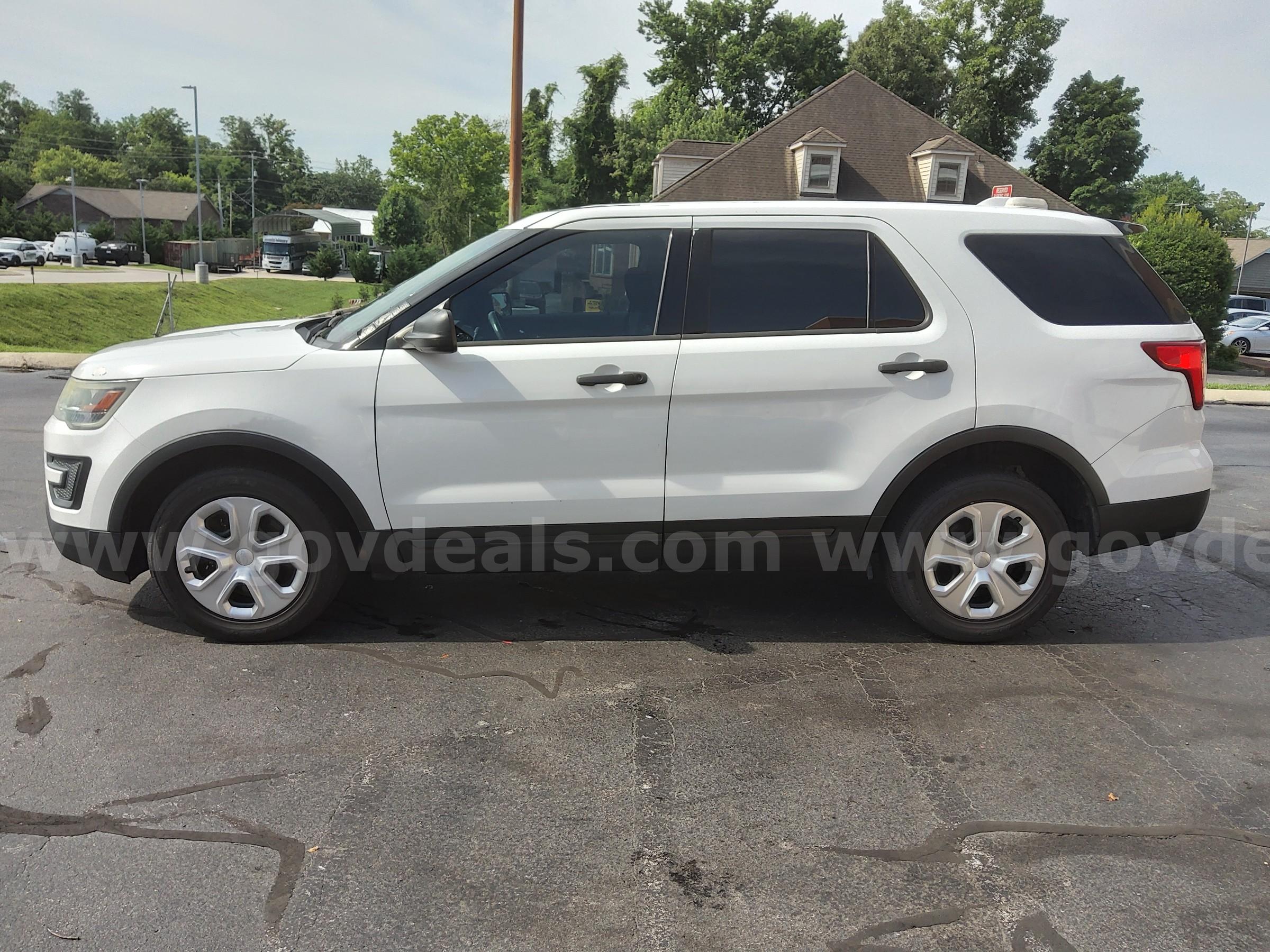 2016 Ford Explorer - K9 with rear kennel, fan and hot-n-pop