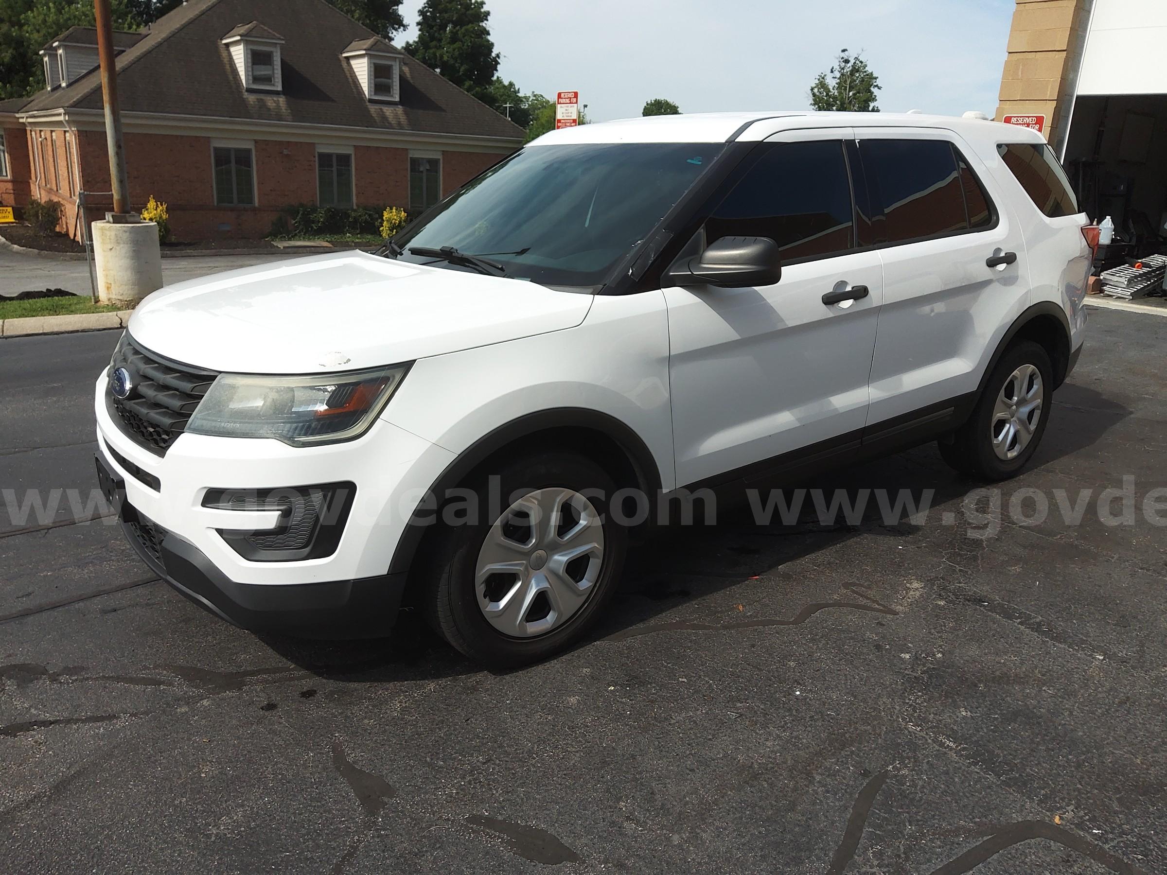 2016 Ford Explorer - K9 with rear kennel, fan and hot-n-pop Ford Explorer Government Surplus Auction - Photo #2