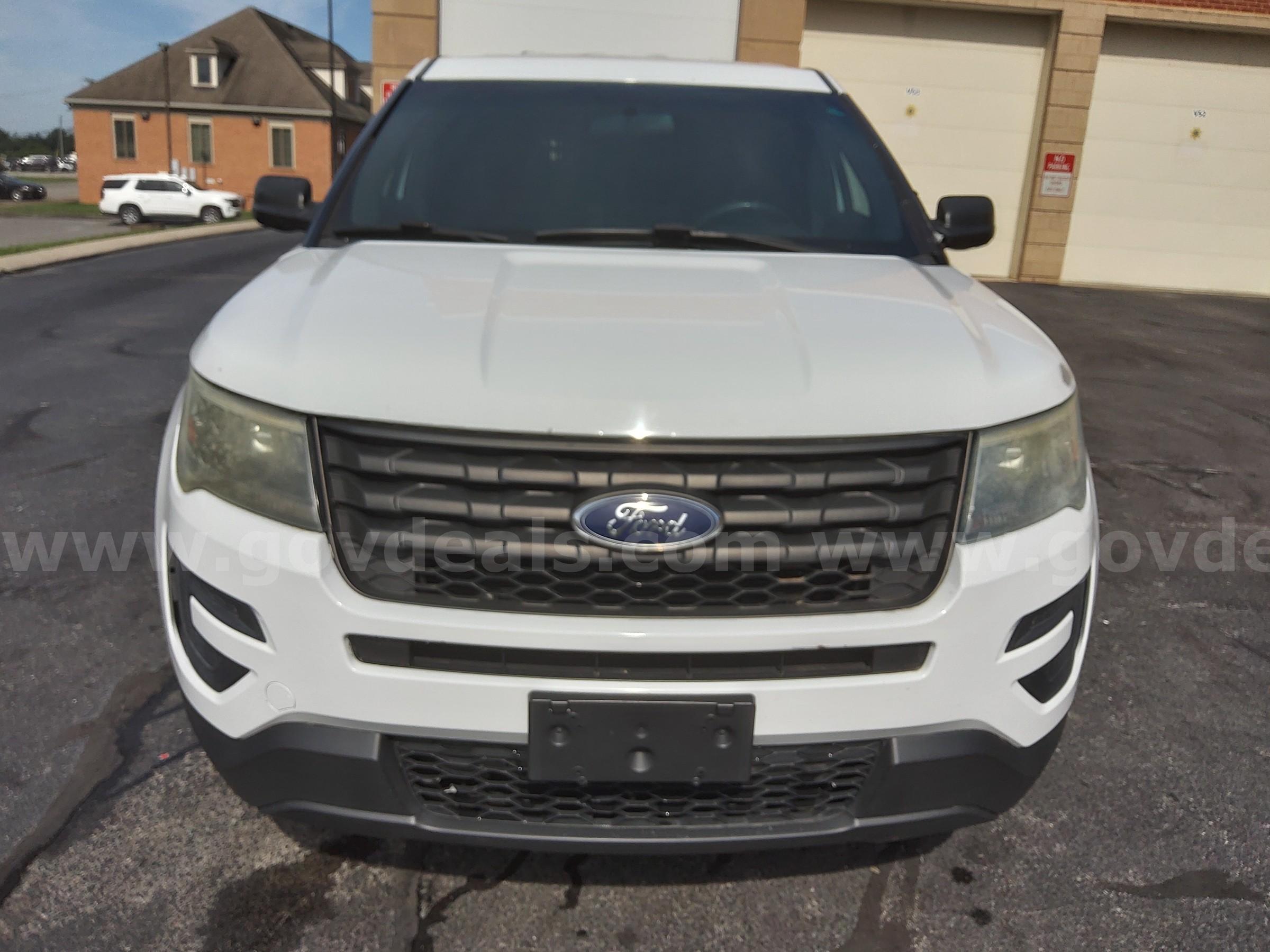 2016 Ford Explorer - K9 with rear kennel, fan and hot-n-pop Ford Explorer Government Surplus Auction - Photo #5